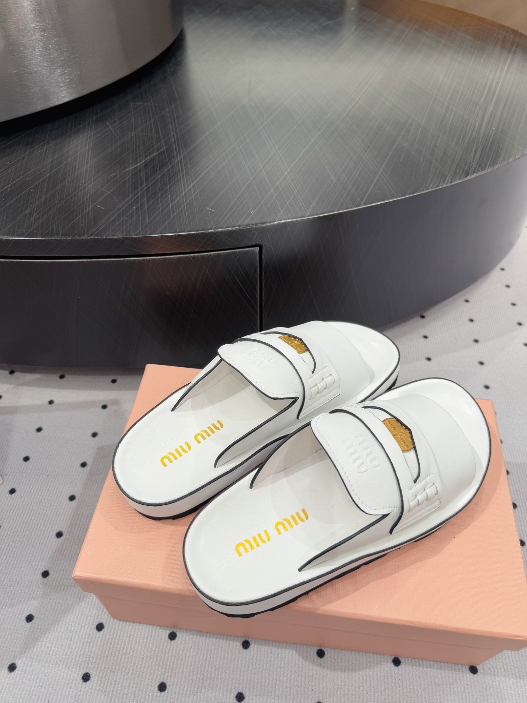 Miu Miu Women's White Leather Slide Sandals with Logo Detail 10 cmp i1745732703912 6622 0 8