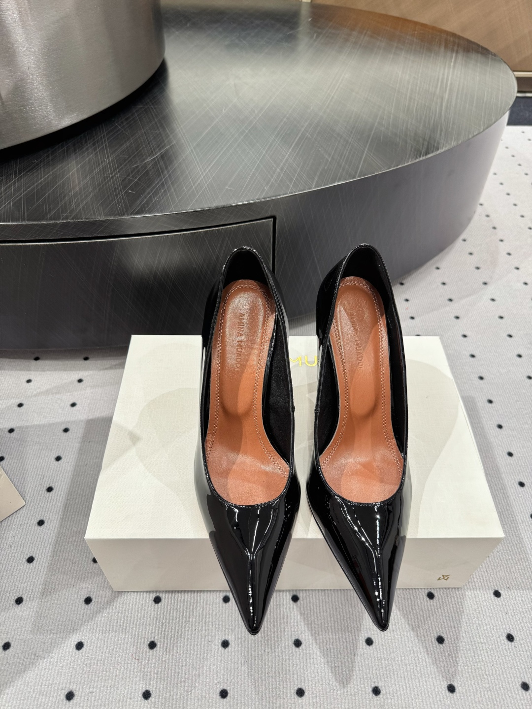 NO:422408,· Fashionable style for show, ★Fabric Patent leather Inner Sheepskin Sole Cowhide Outsole (original injection molding) Elegant style Create a different feeling Heel height 10cm Special packaging Simple and elegant style!  show bdetails —————————————— ⊿size. ｜35-39 (40 41 42 customized), high heels, cowhide, sheepskin19860909· 走秀时尚款, ★面料 漆皮 内里 羊皮 鞋底 牛皮大底（原版注塑） 优雅风格 创造不一样的感觉 跟高 10cm 专柜包装 简约气质款式！ show bdetails ————————————  ⊿size. ｜35-39（40 41 42 定制）,高跟鞋,high heels,cowhide,sheepskin,Women's Shoes