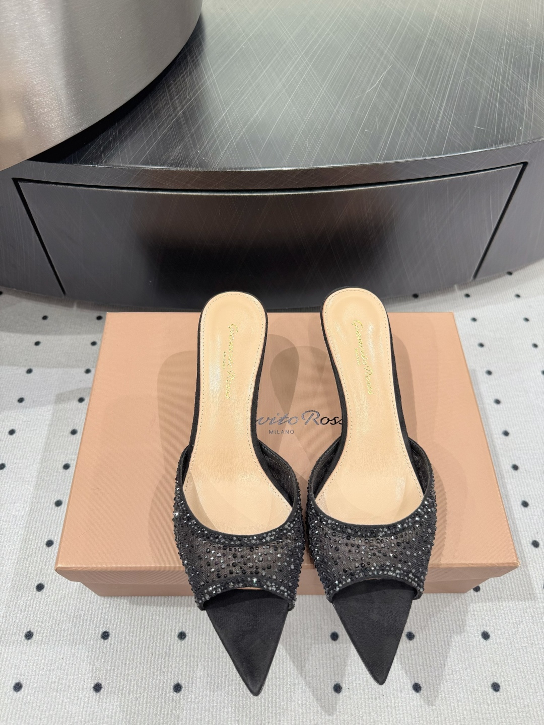 NO:889419,New product on sale ★Material cowhide, tiptoe lining, sheepskin, genuine leather outsole, elegant style, creating a different feeling, heel height 5.5cm, counter packaging, simple and elegant style!  Top show bdetails in the market ———————————— ⊿size.｜35-40 (40 41 42 customized, non-returnable), high heels, high heels, cowhide, sheepskin, Leather soles19860909新品发售 ★面料牛皮 内里踮脚 羊皮 鞋底真皮大底 优雅风格 创造不一样的感觉 跟高 5.5cm 专柜包装 简约气质款式！ 市场顶级 show bdetails ————————————  ⊿size. ｜35-40（40 41 42 定制不退换）,高跟鞋,high heels,cowhide,sheepskin,Leather soles,Women's Shoes