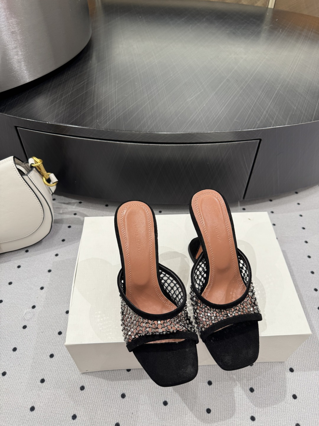 NO:439493,& New Products ★Imported Imported mesh inner lining sheepskin sole cowhide outsole (original injection molding) Elegant style Create a different feeling Heel height 9.5 cm Special packaging Simple and elegant style!  show bdetails —————————————— ⊿size. ｜35-39 (40 41 42 customized), high heels, slippers, high heels, slippers, cowhide, sheepskin19860909＆ 新品 ★进口 进口网面 内里 羊皮 鞋底 牛皮大底（原版注塑） 优雅风格 创造不一样的感觉 跟高9.5 cm 专柜包装 简约气质款式！ show bdetails ————————————  ⊿size. ｜35-39（40 41 42 定制）,高跟鞋拖鞋,high heels,slippers,cowhide,sheepskin,Women's Shoes