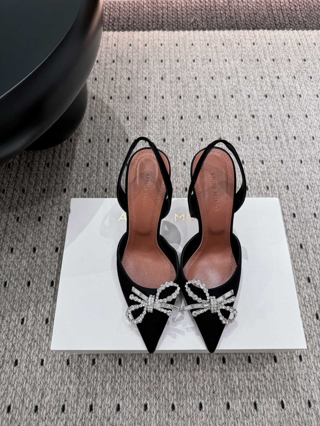 NO:422266,& New Products ★Imported silk, inner sheepskin, sole, cowhide outsole (original injection molding) Elegant style Create a different feeling Heel height 9.5 cm, counter packaging Simple and elegant style!  show bdetails —————————————— ⊿size. ｜35-39 (40 41 42 customized), high heels, cowhide, sheepskin, real silk19860909＆ 新品 ★进口 真丝 内里 羊皮 鞋底 牛皮大底（原版注塑） 优雅风格 创造不一样的感觉 跟高9.5 cm 专柜包装 简约气质款式！ show bdetails ————————————  ⊿size. ｜35-39（40 41 42 定制）,高跟鞋,high heels,cowhide,sheepskin,real silk,Women's Shoes