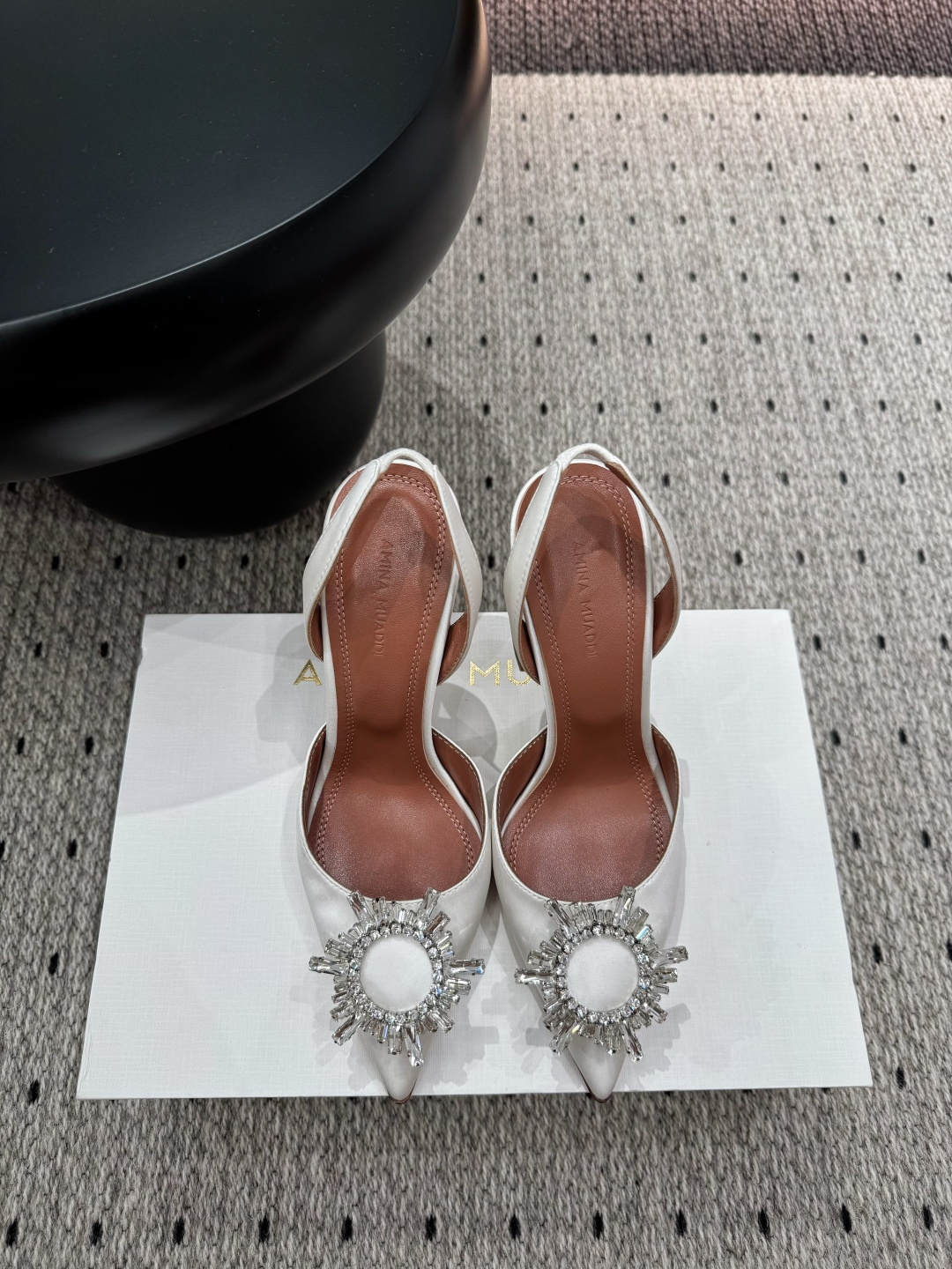 NO:422250,& New Products ★Imported silk, inner sheepskin, sole, cowhide outsole (original injection molding) Elegant style Create a different feeling Heel height 9.5 cm, counter packaging Simple and elegant style!  show bdetails —————————————— ⊿size. ｜35-39 (40 41 42 customized), high heels, cowhide, sheepskin, real silk19860909＆ 新品 ★进口 真丝 内里 羊皮 鞋底 牛皮大底（原版注塑） 优雅风格 创造不一样的感觉 跟高9.5 cm 专柜包装 简约气质款式！ show bdetails ————————————  ⊿size. ｜35-39（40 41 42 定制）,高跟鞋,high heels,cowhide,sheepskin,real silk,Women's Shoes