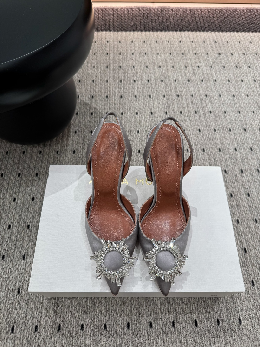 NO:439469,& New Products ★Imported silk, inner sheepskin, sole, cowhide outsole (original injection molding) Elegant style Create a different feeling Heel height 9.5 cm, counter packaging Simple and elegant style!  show bdetails —————————————— ⊿size. ｜35-39 (40 41 42 customized), high heels sandals, sandals, high heels, cowhide, sheepskin, real silk19860909＆ 新品 ★进口 真丝 内里 羊皮 鞋底 牛皮大底（原版注塑） 优雅风格 创造不一样的感觉 跟高9.5 cm 专柜包装 简约气质款式！ show bdetails ————————————  ⊿size. ｜35-39（40 41 42 定制）,高跟鞋凉鞋,sandals,high heels,cowhide,sheepskin,real silk,Women's Shoes