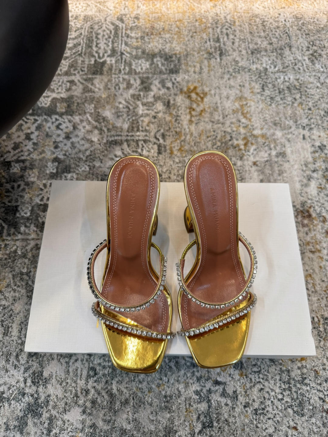 NO:439421,· Fashionable style for show, ★Fabric Mirror Inner Sheepskin Sole Cowhide Outsole (original injection molding) Elegant style Create a different feeling Heel height 9 cm Special packaging Simple and elegant style!  show bdetails —————————————— ⊿size. ｜35-39 (40 41 42 customized), high heels, slippers, high heels, slippers, cowhide, sheepskin19860909· 走秀时尚款, ★面料 镜面 内里 羊皮 鞋底 牛皮大底（原版注塑） 优雅风格 创造不一样的感觉 跟高 9 cm 专柜包装 简约气质款式！ show bdetails ————————————  ⊿size. ｜35-39（40 41 42 定制）,高跟鞋拖鞋,high heels,slippers,cowhide,sheepskin,Women's Shoes