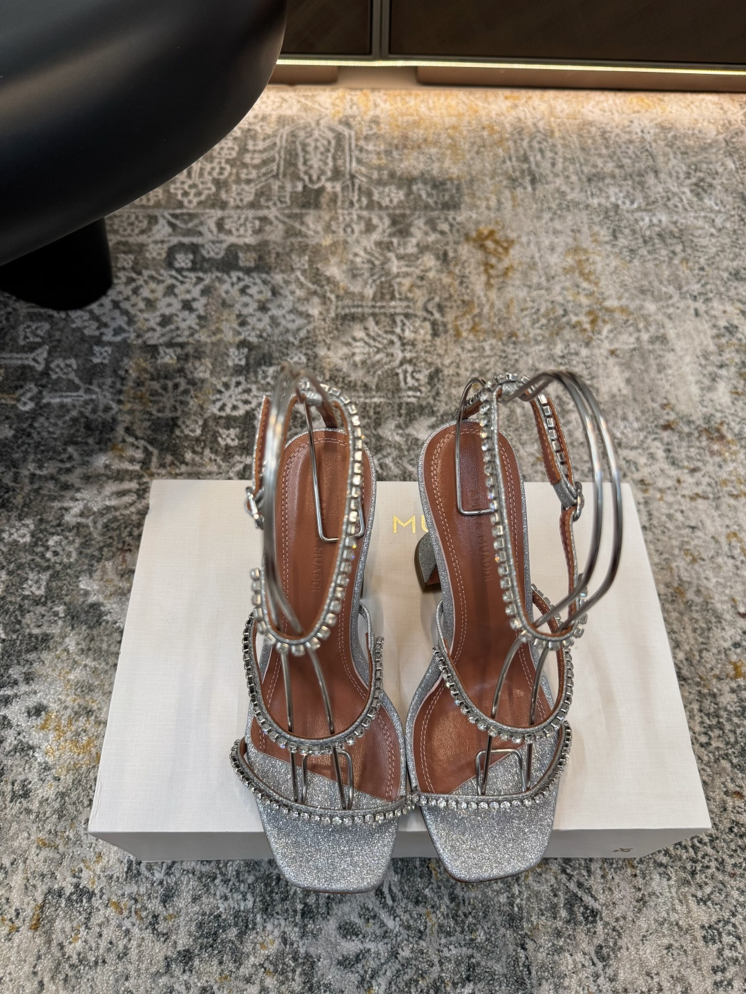 NO:439398,· Fashionable style for show, ★Fabric, Star, Inner, Sheepskin, Sole, Cowhide Outsole (original injection molding) Elegant style Create a different feeling Heel height 9 cm, Counter packaging Simple and elegant style!  show bdetails —————————————— ⊿size. ｜35-39 (40 41 42 customized), high heels sandals, sandals, high heels, cowhide, sheepskin19860909· 走秀时尚款, ★面料 星星 内里 羊皮 鞋底 牛皮大底（原版注塑） 优雅风格 创造不一样的感觉 跟高 9 cm 专柜包装 简约气质款式！ show bdetails ————————————  ⊿size. ｜35-39（40 41 42 定制）,高跟鞋凉鞋,sandals,high heels,cowhide,sheepskin,Women's Shoes