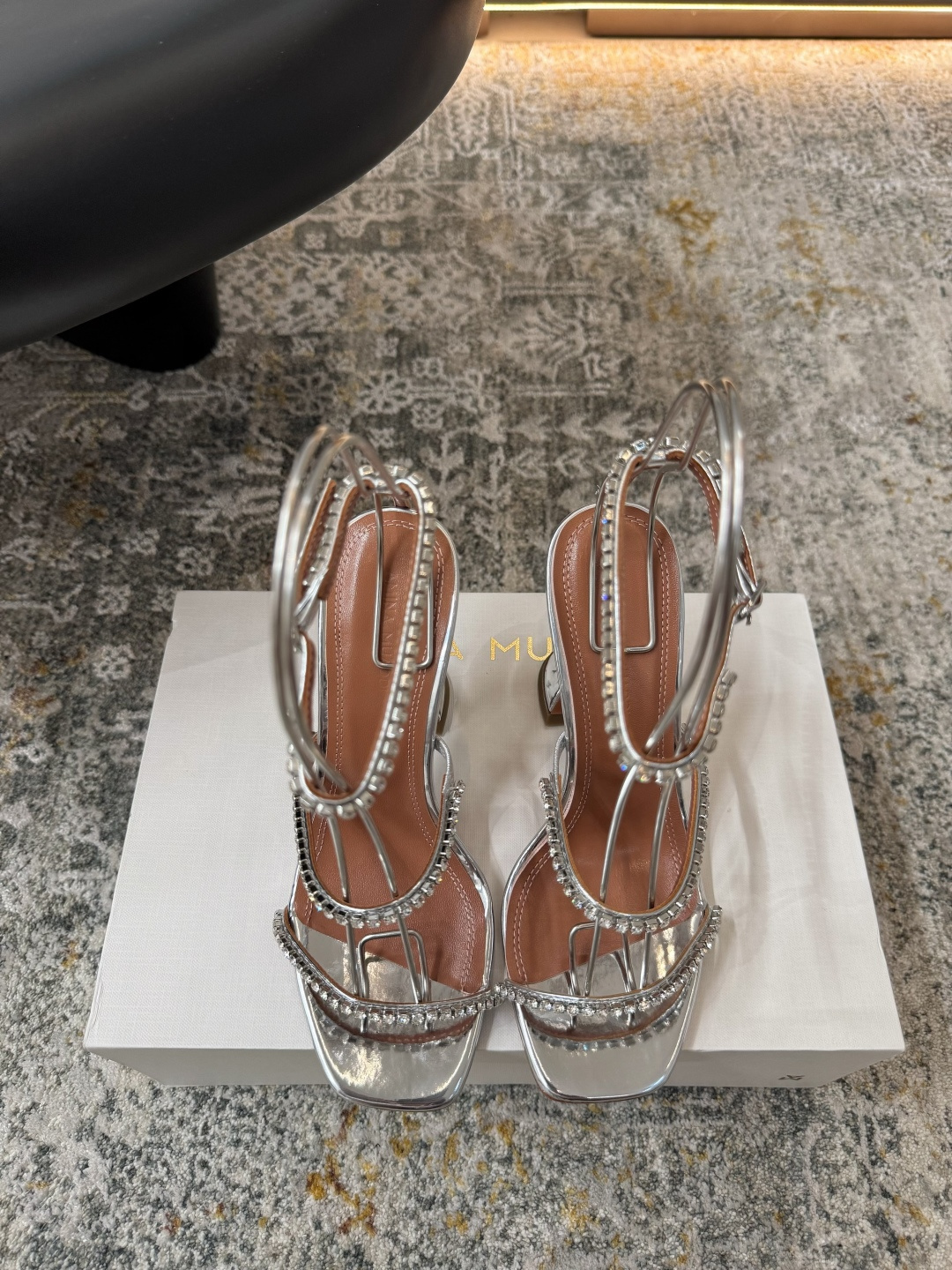 NO:439409,· Fashionable style for show, ★Fabric Mirror Inner Sheepskin Sole Cowhide Outsole (original injection molding) Elegant style Create a different feeling Heel height 9 cm Special packaging Simple and elegant style!  show bdetails —————————————— ⊿size. ｜35-39 (40 41 42 customized), high heels sandals, sandals, high heels, cowhide, sheepskin19860909· 走秀时尚款, ★面料 镜面 内里 羊皮 鞋底 牛皮大底（原版注塑） 优雅风格 创造不一样的感觉 跟高 9 cm 专柜包装 简约气质款式！ show bdetails ————————————  ⊿size. ｜35-39（40 41 42 定制）,高跟鞋凉鞋,sandals,high heels,cowhide,sheepskin,Women's Shoes