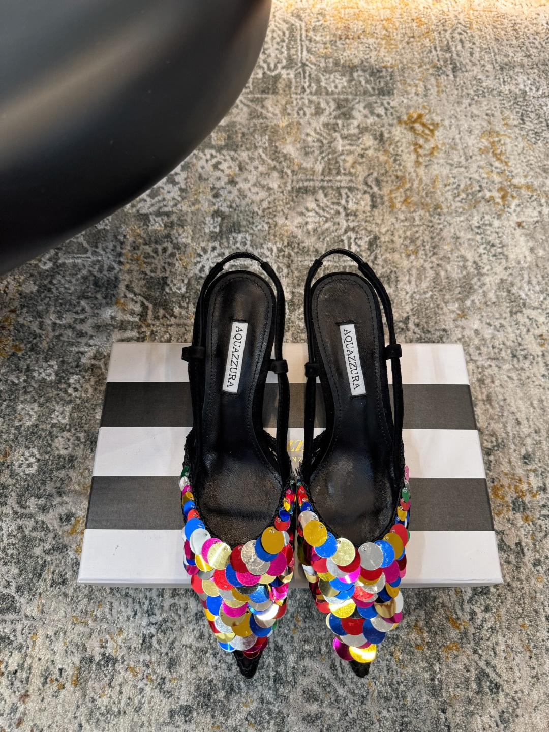 NO:439359,New products are on sale ★ Fabric lace mesh, inner sheepskin, sole cowhide outsole, elegant style, create a different feeling, heel height 6.5 cm, counter packaging, simple and elegant style!  show bdetails —————————————— ⊿size. ｜35-39 (40 41 customization), high heels sandals, sandals, high heels, cowhide, sheepskin19860909新品发售 ★面料蕾丝网 内里羊皮 鞋底牛皮大底 优雅风格 创造不一样的感觉 跟高 6.5 cm 专柜包装 简约气质款式！ show bdetails ————————————  ⊿size. ｜35-39（40 41 定制）,高跟鞋凉鞋,sandals,high heels,cowhide,sheepskin,Women's Shoes