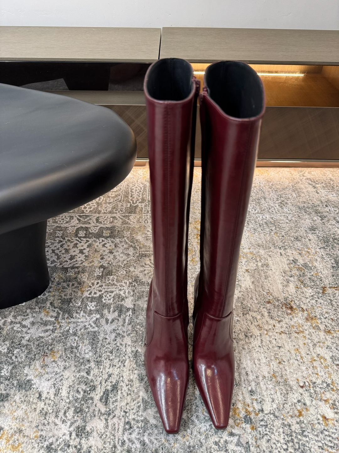 NO:438772,New products for autumn and winter, fabric, oily wax leather, inner cowhide, sole, cowhide, elegant style, create a different feeling, heel height 9.5 cm, counter packaging, simple and elegant style!  show bdetails ———————————— size. ｜35-39 (40 41 customization), boots, boots, cowhide19860909秋冬新品 面料 油蜡皮 内里 牛皮 鞋底 牛皮 优雅风格 创造不一样的感觉 跟高 9.5 cm 专柜包装 简约气质款式！ show bdetails ———————————— size. ｜35-39（40 41 定制),靴子,boots,cowhide,Women's Shoes