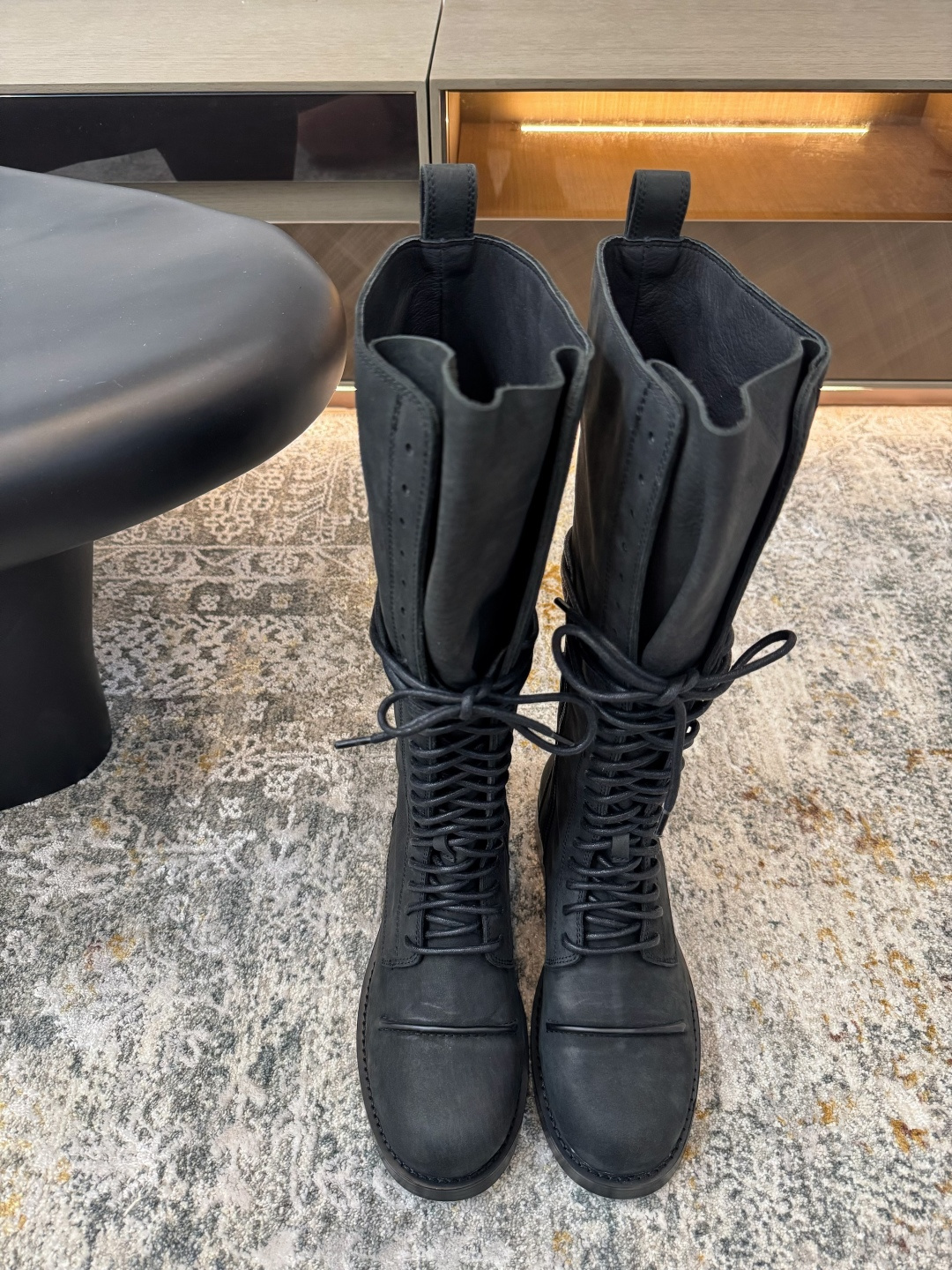 NO:438841,New ★Fabric, cowhide, inner, sheepskin, sole, rubber sole, elegant style, create a different feeling, heel height 3 cm, counter packaging, simple and elegant style!  Top show bdetails in the market ———————————— ⊿size. ｜35-40 (40 41 custom-made non-return and exchange), boots, boots, cowhide, sheepskin19860909上新 ★面料 牛皮 内里 羊皮 鞋底 橡胶底 优雅风格 创造不一样的感觉 跟高3 cm 专柜包装 简约气质款式！ 市场顶级 show bdetails ————————————  ⊿size. ｜35-40（40 41 定制不退换）,靴子,boots,cowhide,sheepskin,Women's Shoes