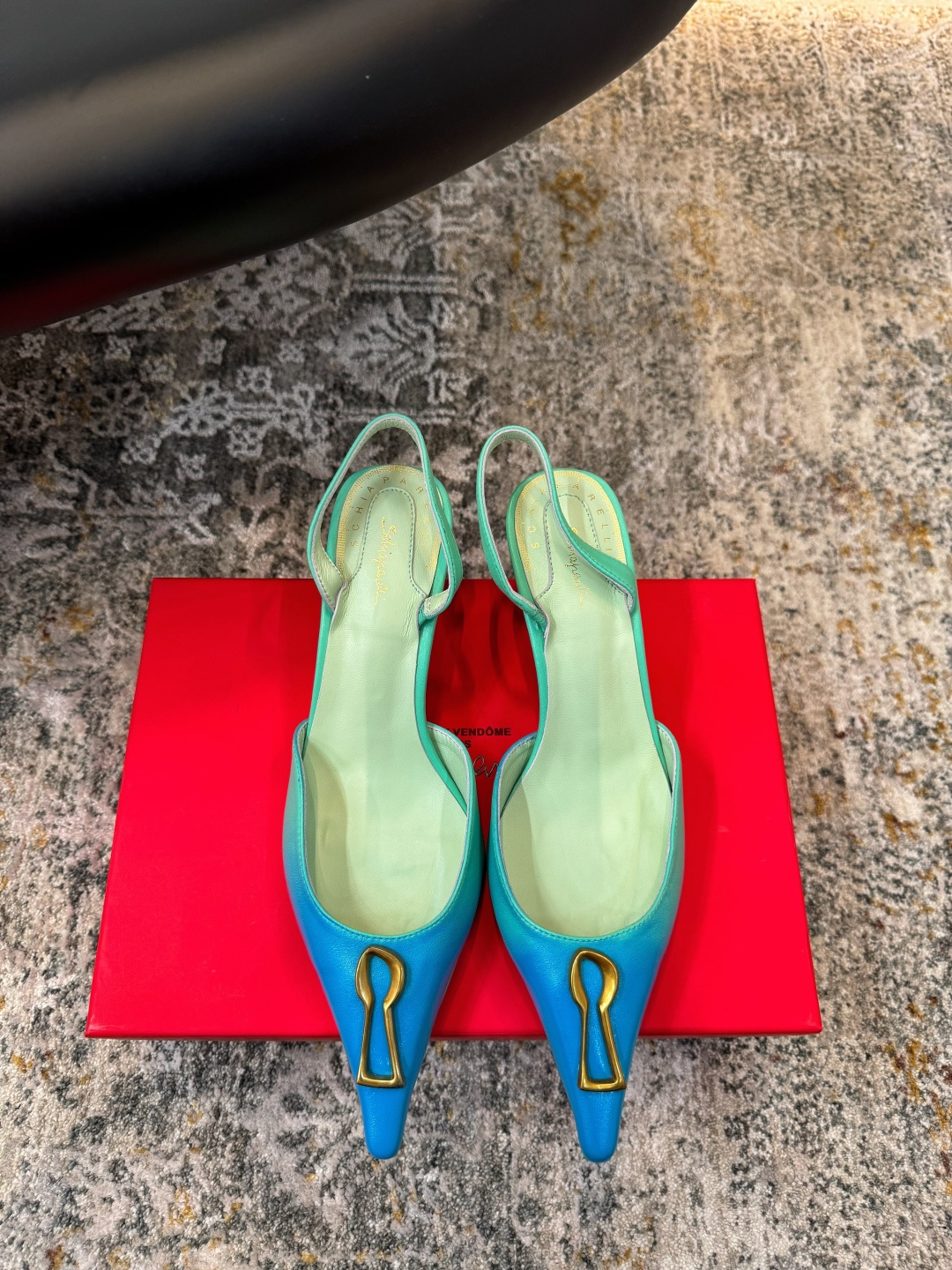 NO:439373,Original development ★Fabric Sheepskin Inner Sheepskin Sole Italian cowhide Sole Elegant style Create a different feeling Heel height 5.5 cm Special packaging Simple and elegant style!  Top show bdetails in the market ———————————— ⊿size. ｜35-39 (40 41 42 custom-made non-return and exchange), high heels sandals, sandals, high heels, cowhide, sheepskin19860909原版开发 ★面料 羊皮 内里 羊皮 鞋底 意大利牛皮底 优雅风格 创造不一样的感觉 跟高 5.5 cm 专柜包装 简约气质款式！ 市场顶级 show bdetails ————————————  ⊿size. ｜35-39（ 40 41 42定制不退换）,高跟鞋凉鞋,sandals,high heels,cowhide,sheepskin,Women's Shoes