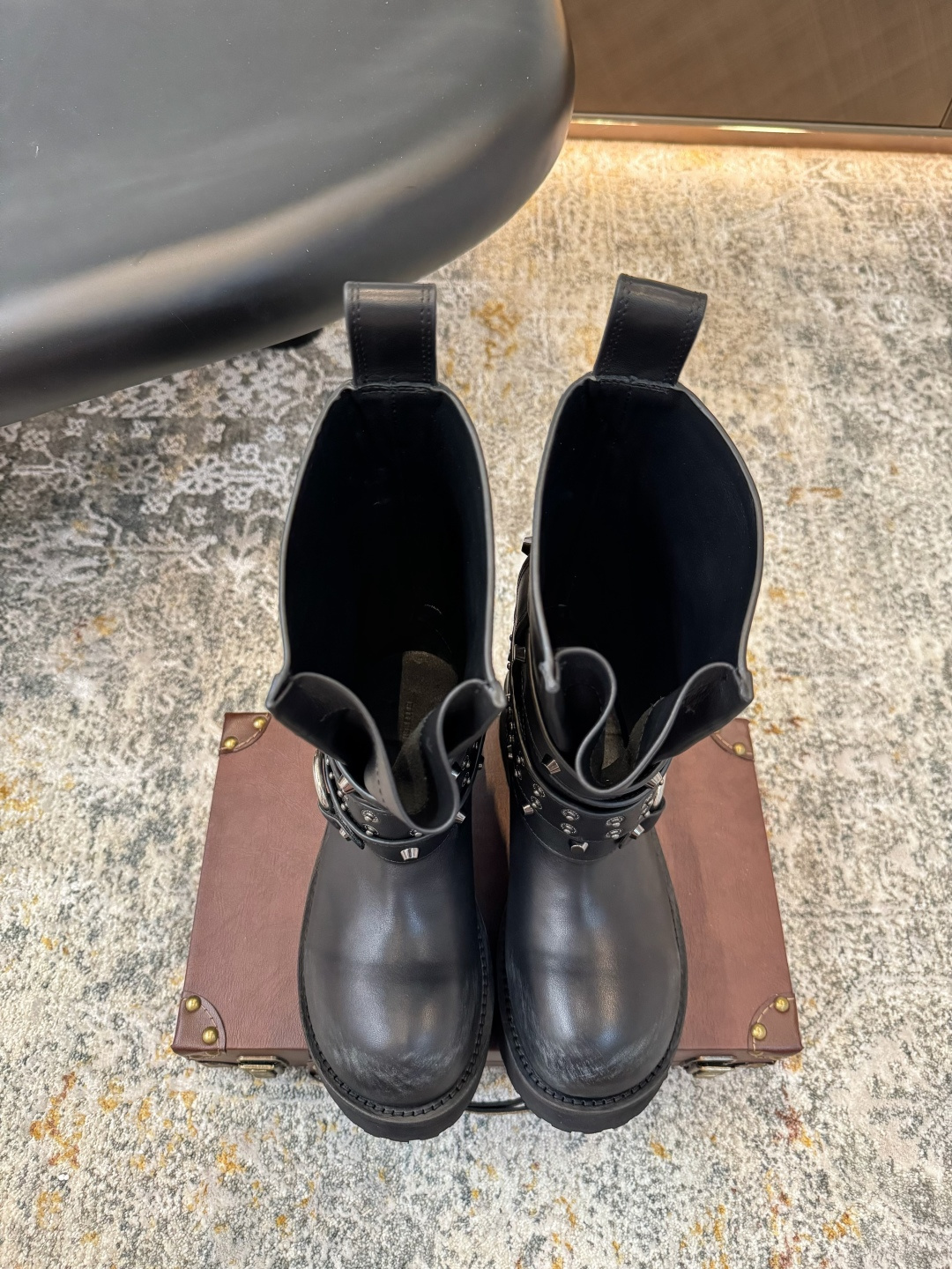 NO:439344,New products are on the shelves ★Fabric Cowhide Inner Cowhide Sole Combination Rubber Sole Elegant Style Creates a Different Feeling, Heel Height 4.5 cm Simple and elegant style!  Top show bdetails in the market ———————————— ⊿size. ｜35-39 (40 41 42 43 customized), boots, boots, cowhide19860909新品上架 ★面料 牛皮 内里牛皮 鞋底组合橡胶底 优雅风格 创造不一样的感觉 跟高4.5 cm 简约气质款式！ 市场顶级 show bdetails ————————————  ⊿size. ｜35-39（40 41 42 43定制）,靴子,boots,cowhide,Women's Shoes