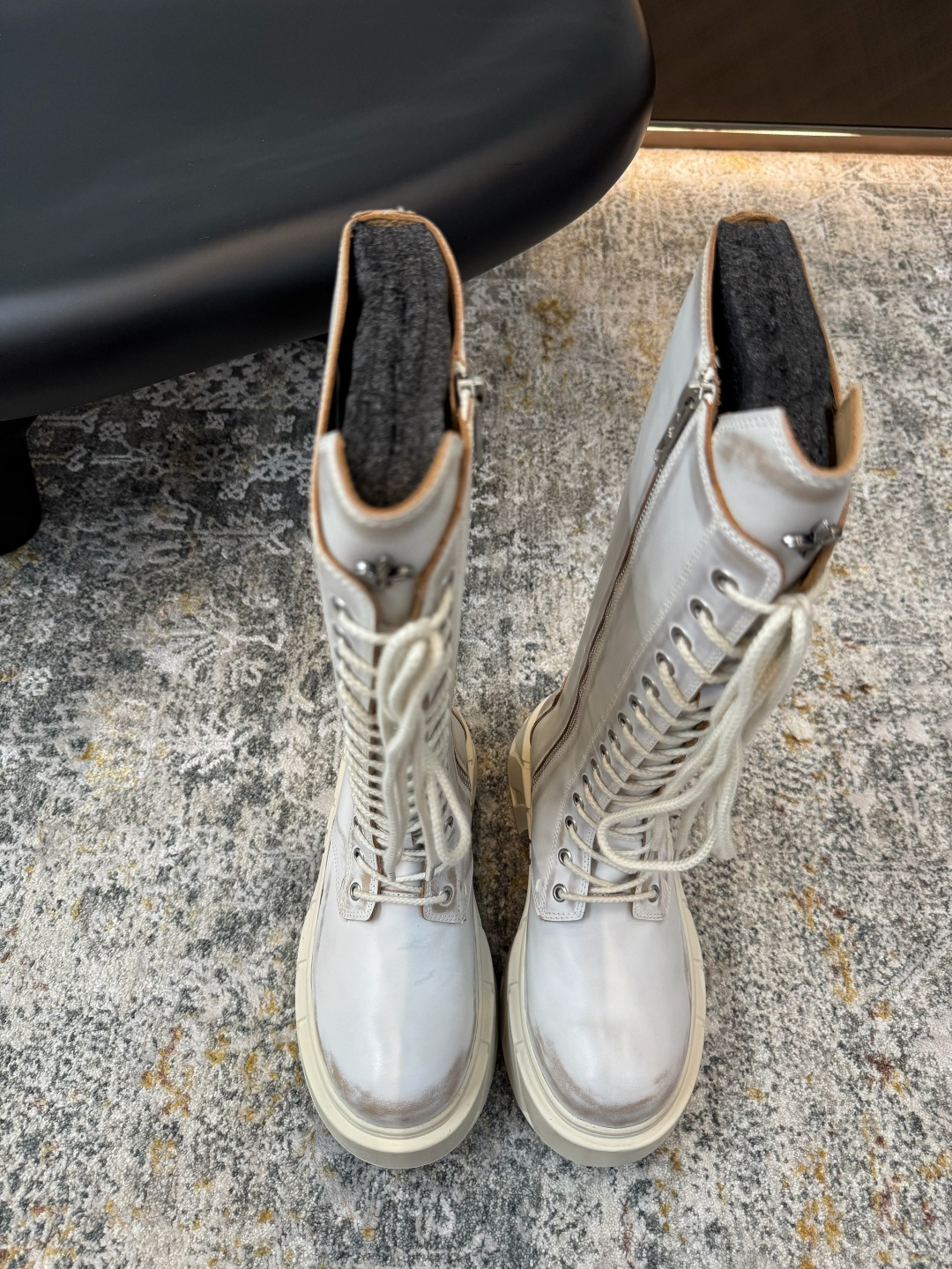 NO:442822,New model is on sale ★Fabric Cowhide Inner Cowhide Sole Rubber Sole Elegant Style Creates a Different Feeling Heel Heel 8cm Simple and Temperature Style!  Top show bdetails in the market ———————————— ⊿size. ｜35-39 (40 4142 custom-made non-return and exchange), boots, boots, cowhide19860909新款发售 ★面料 牛皮 内里 牛皮 鞋底橡胶底 优雅风格 创造不一样的感觉 跟高 8cm 简约气质款式！ 市场顶级 show bdetails ————————————  ⊿size. ｜35-39（40 4142定做不退换),靴子,boots,cowhide,Women's Shoes