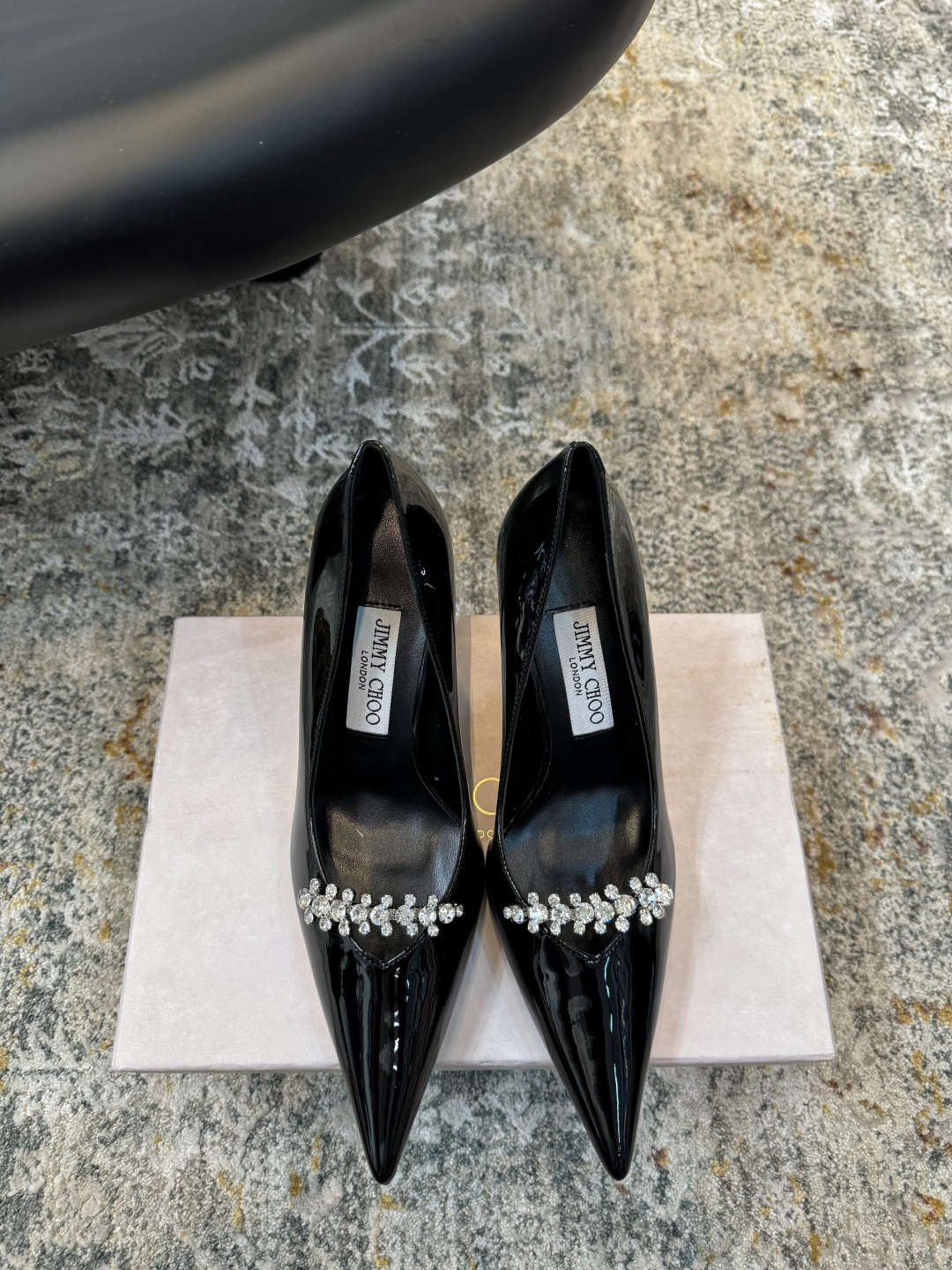 NO:747140,New product release ★Fabric Patent leather Lining Sheepskin Sole Cowhide outsole Elegant style Creates a different feeling Heel height 10.5 cm Counter packaging Simple and elegant style!  show bdetails ———————————— ⊿size. ｜35-39 (40 41 customized), high-heeled shoes, high heels, cowhide, sheepskin19860909新品发布 ★面料 漆皮 内里 羊皮 鞋底 牛皮大底 优雅风格 创造不一样的感觉 跟高10.5 cm 专柜包装 简约气质款式！ show bdetails ————————————  ⊿size. ｜35-39（40 41 定制）,高跟鞋单鞋,high heels,cowhide,sheepskin,Women's Shoes