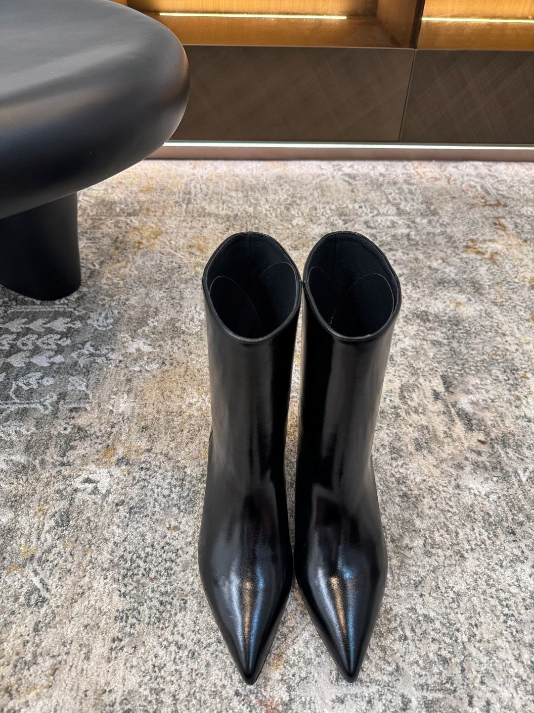 NO:534991,Top version ★Fabric wax leather inner sheepskin sole Italian leather outsole elegant style Create a different feeling Heel height 5 cm Special packaging Simple and elegant style!  Top show bdetails in the market ———————————— ⊿size. ｜35-40 (40 41 42 Customized non-returning), boots, boots, sheepskin, Leather soles19860909顶级版 ★面料牛蜡皮 内里 羊皮 鞋底 意大利真皮大底 优雅风格 创造不一样的感觉 跟高 5 cm 专柜包装 简约气质款式！ 市场顶级 show bdetails ————————————  ⊿size. ｜35-40（40 41 42 定制不退换）,靴子,boots,sheepskin,Leather soles,Women's Shoes