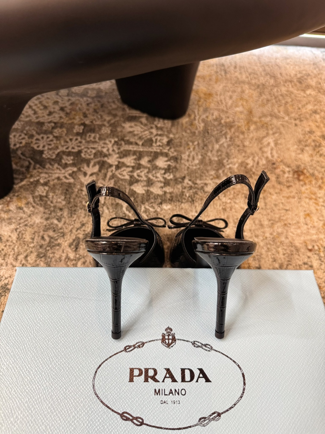 Prada 𝑷𝒓𝒂𝒅𝒂 𝟐𝟔𝒇𝒘 气质小单鞋