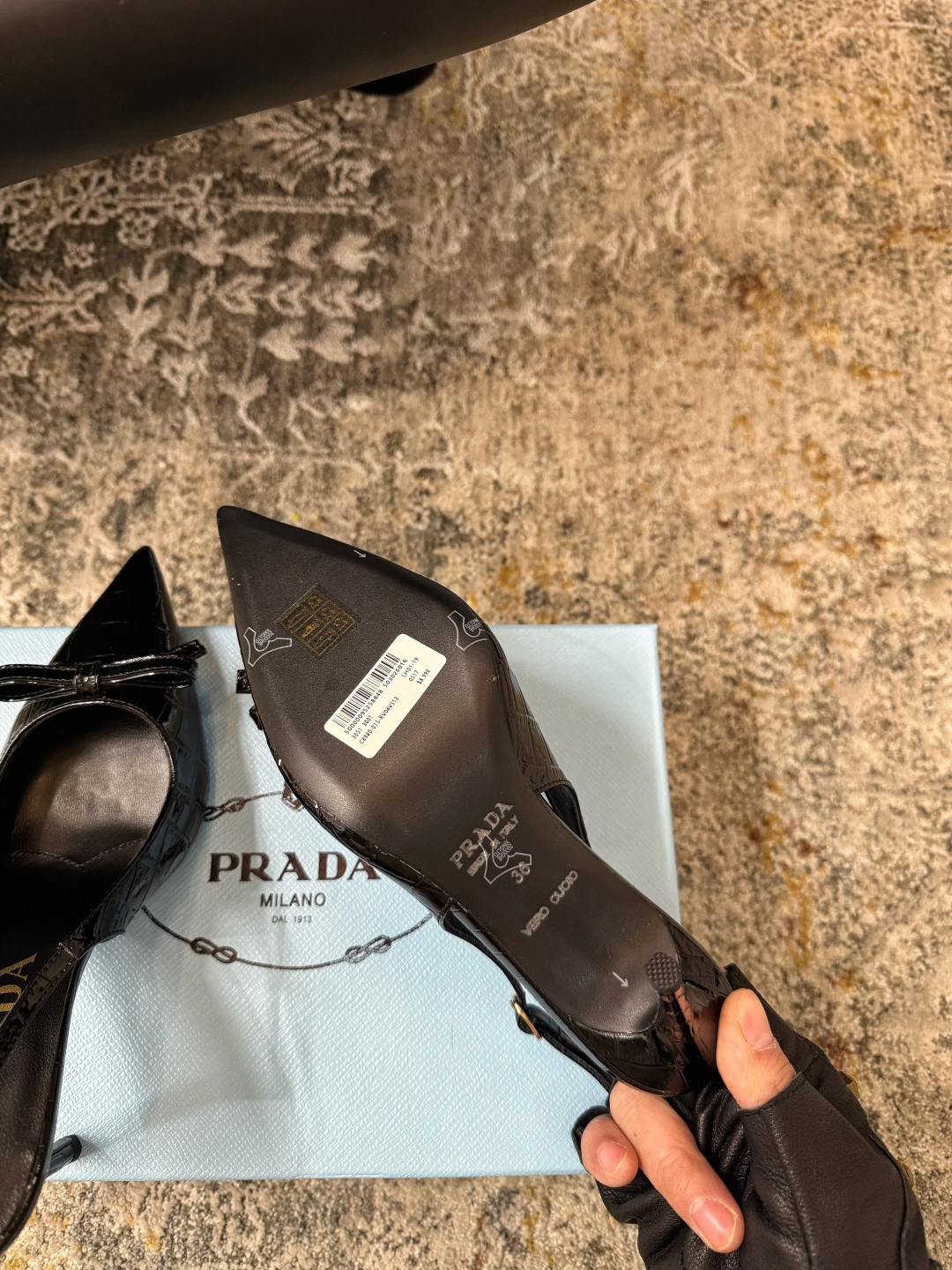 Prada 𝑷𝒓𝒂𝒅𝒂 𝟐𝟔𝒇𝒘 气质小单鞋