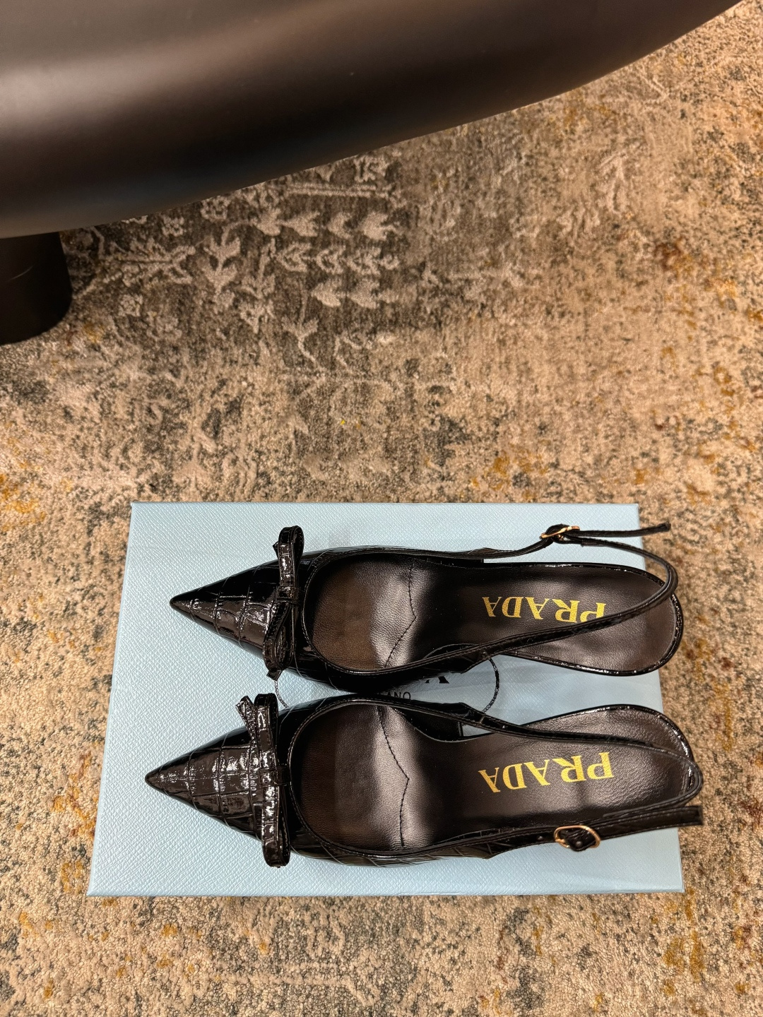 Prada 𝑷𝒓𝒂𝒅𝒂 𝟐𝟔𝒇𝒘 气质小单鞋
