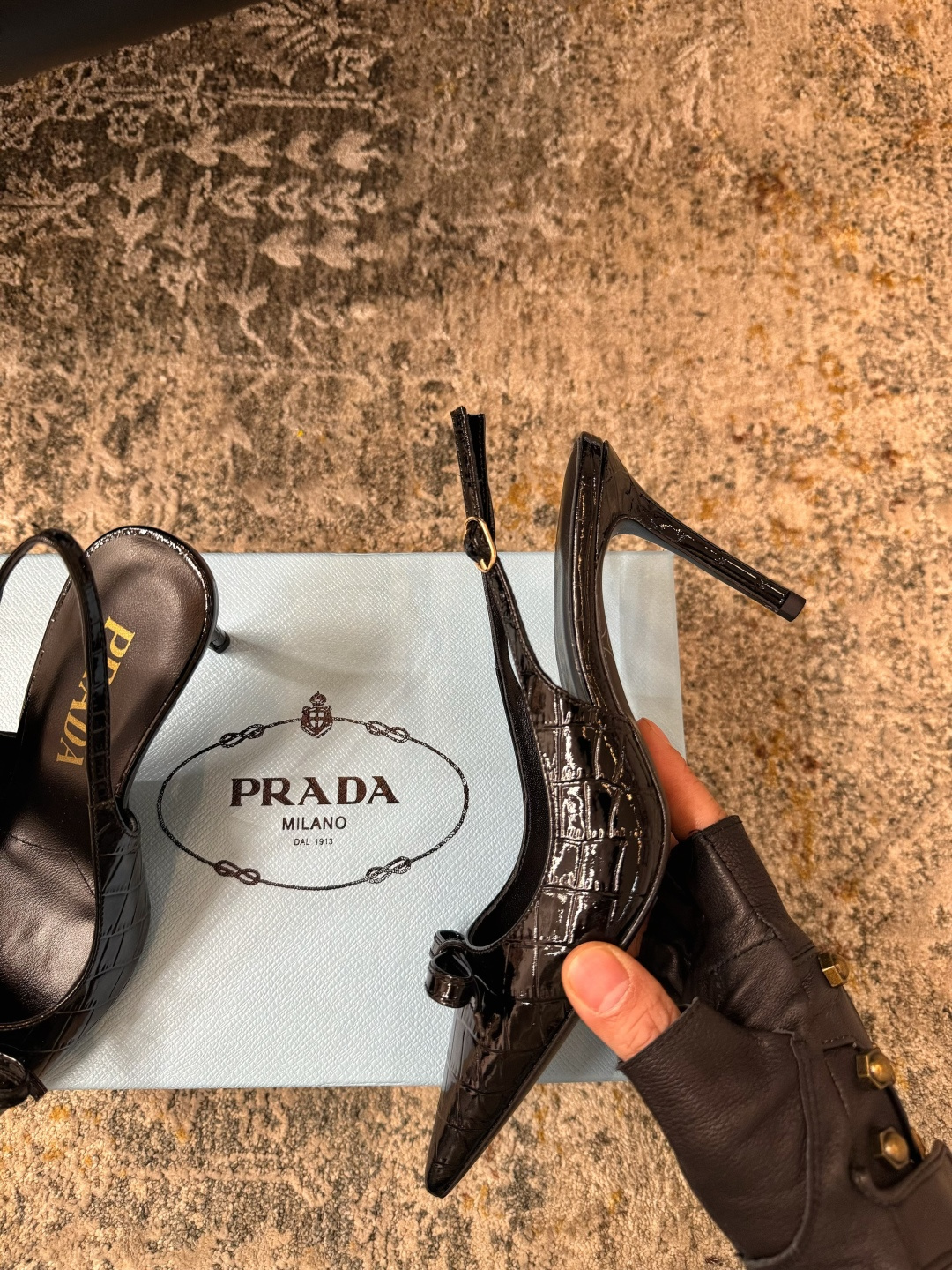 Prada 𝑷𝒓𝒂𝒅𝒂 𝟐𝟔𝒇𝒘 气质小单鞋