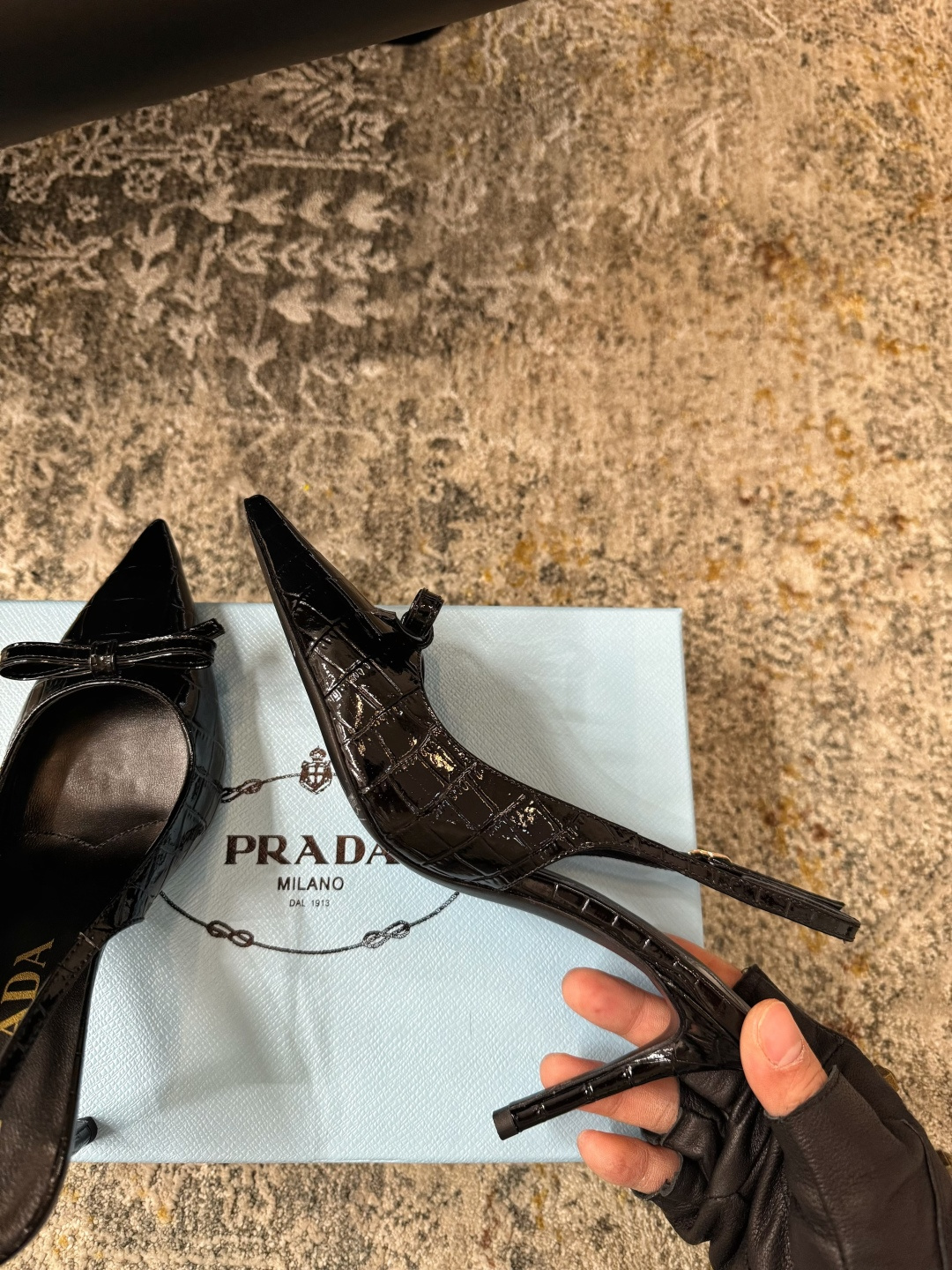 Prada 𝑷𝒓𝒂𝒅𝒂 𝟐𝟔𝒇𝒘 气质小单鞋