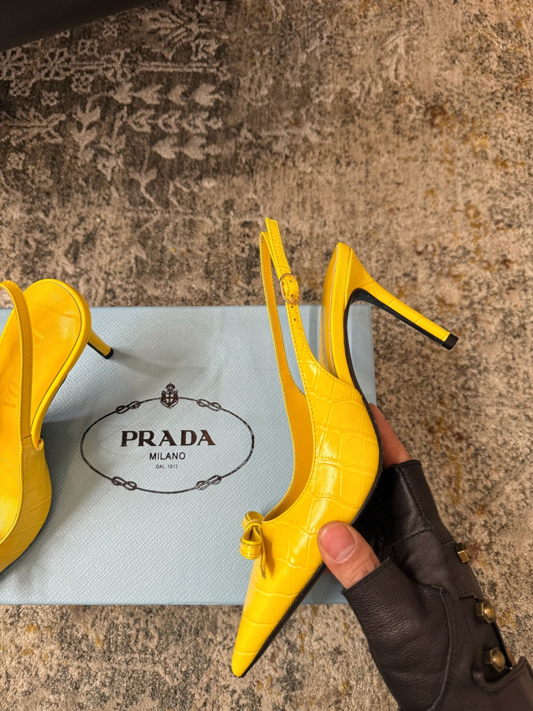 Prada 𝑷𝒓𝒂𝒅𝒂 𝟐𝟔𝒇𝒘 气质小单鞋
