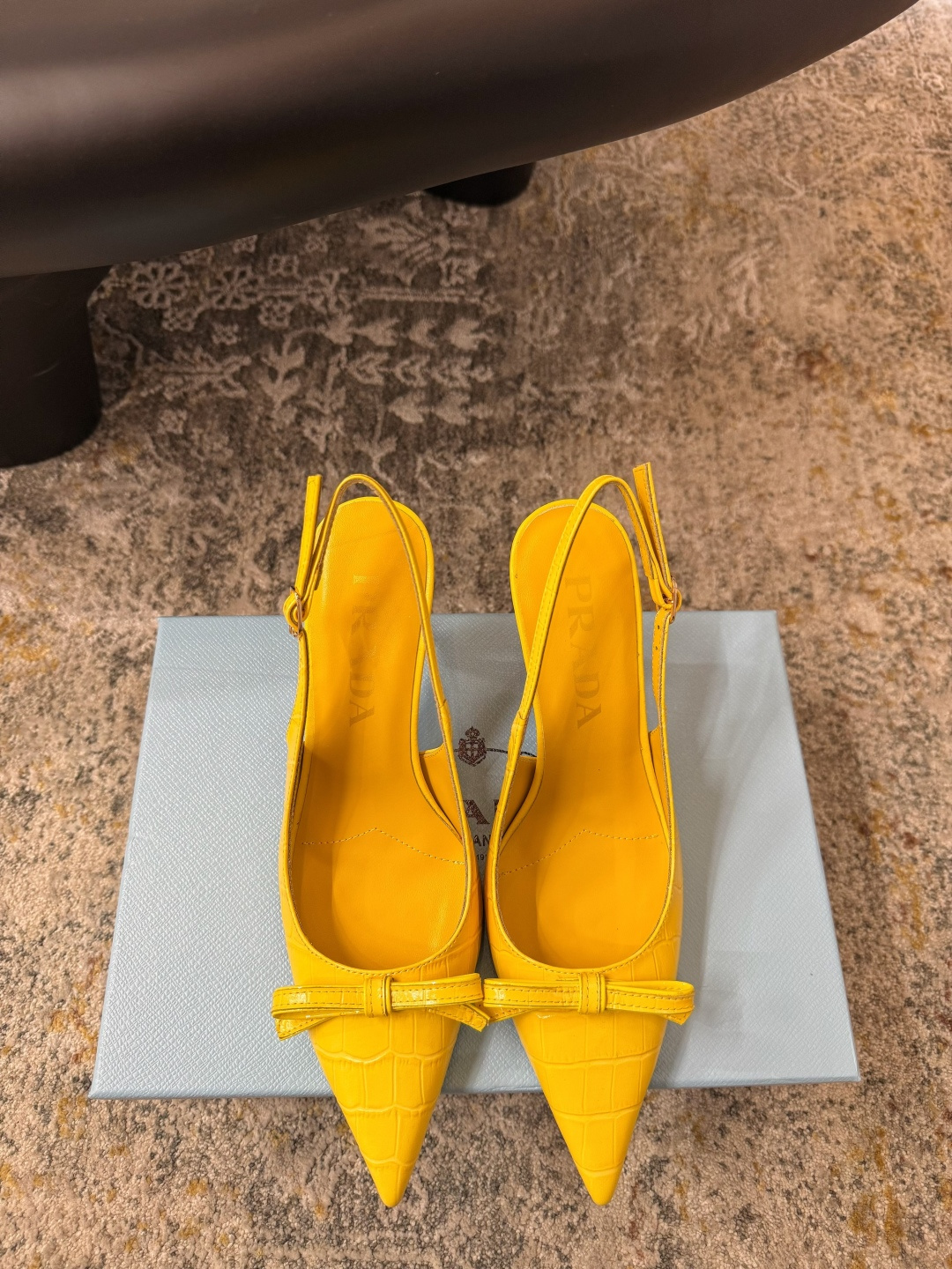 Prada 𝑷𝒓𝒂𝒅𝒂 𝟐𝟔𝒇𝒘 气质小单鞋