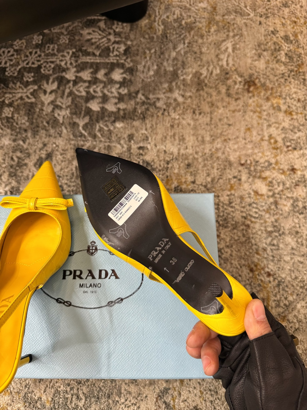 Prada 𝑷𝒓𝒂𝒅𝒂 𝟐𝟔𝒇𝒘 气质小单鞋