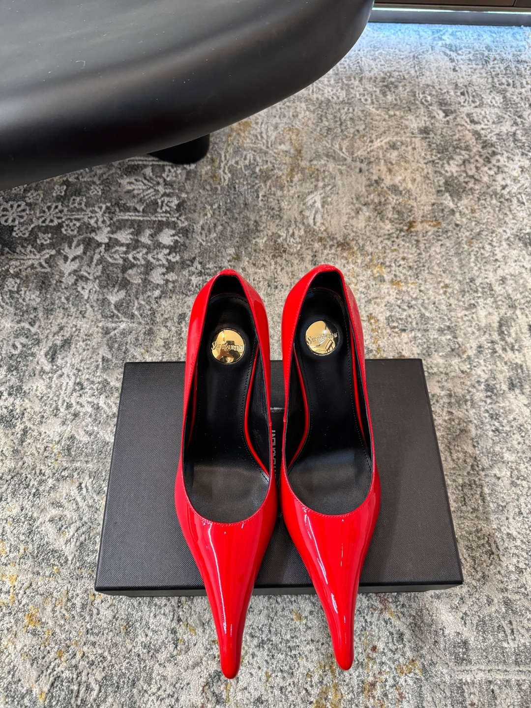 NO:902745,New arrivals in early spring Fabric Cow patent leather Lining Sheepskin Sole Cow leather Elegant style Creates a different feeling Heel height 11 cm Counter packaging Simple and elegant style!  show bdetails ———————————— size. ｜35-39 (40 41 42 customized), high heels, high heels, cowhide, sheepskin19860909早春新品 面料 牛漆皮  内里 羊皮 鞋底 牛皮 优雅风格 创造不一样的感觉 跟高 11 cm 专柜包装 简约气质款式！ show bdetails ———————————— size. ｜35-39（40 41 42 定制),高跟鞋单鞋,high heels,cowhide,sheepskin,Women's Shoes