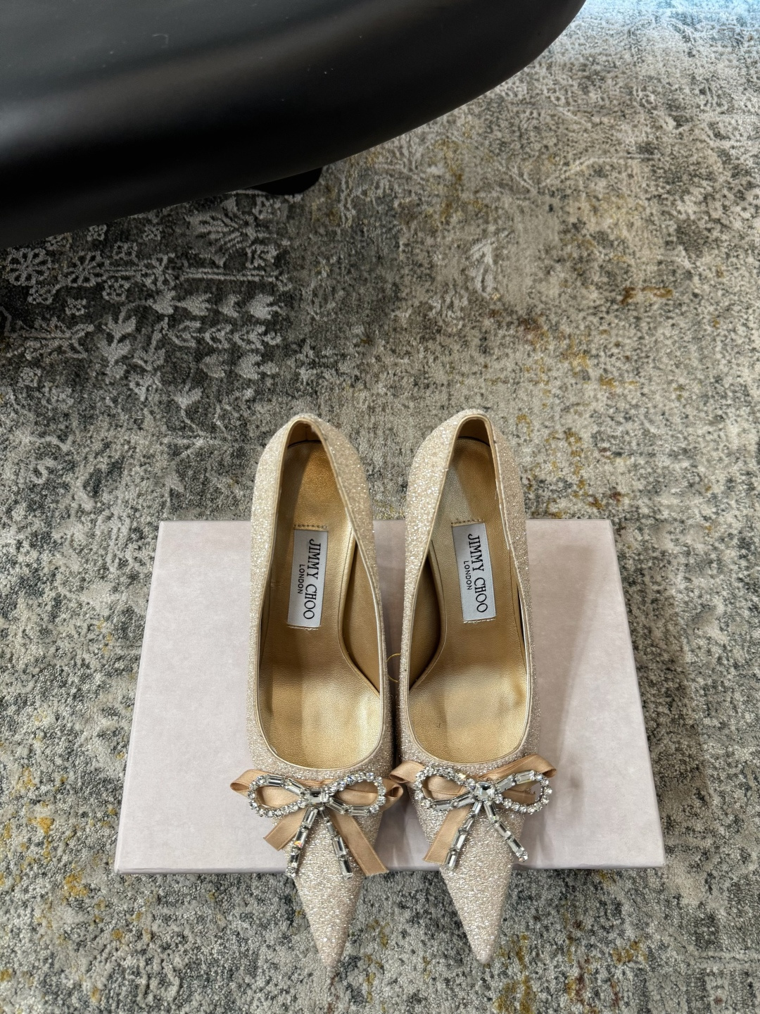 NO:747146,New product release ★Fabric Imported star fabric Lining Sheepskin Sole Cowhide outsole Elegant style Creates a different feeling Heel height 8.5 cm Counter packaging Simple and elegant style!  show bdetails ———————————— ⊿size. ｜35-39 (40 customized), high heels, high heels, cowhide, sheepskin19860909新品发布 ★面料 进口星星面料 内里 羊皮 鞋底 牛皮大底 优雅风格 创造不一样的感觉 跟高 8.5 cm 专柜包装 简约气质款式！ show bdetails ————————————  ⊿size. ｜35-39（40 定制）,高跟鞋单鞋,high heels,cowhide,sheepskin,Women's Shoes