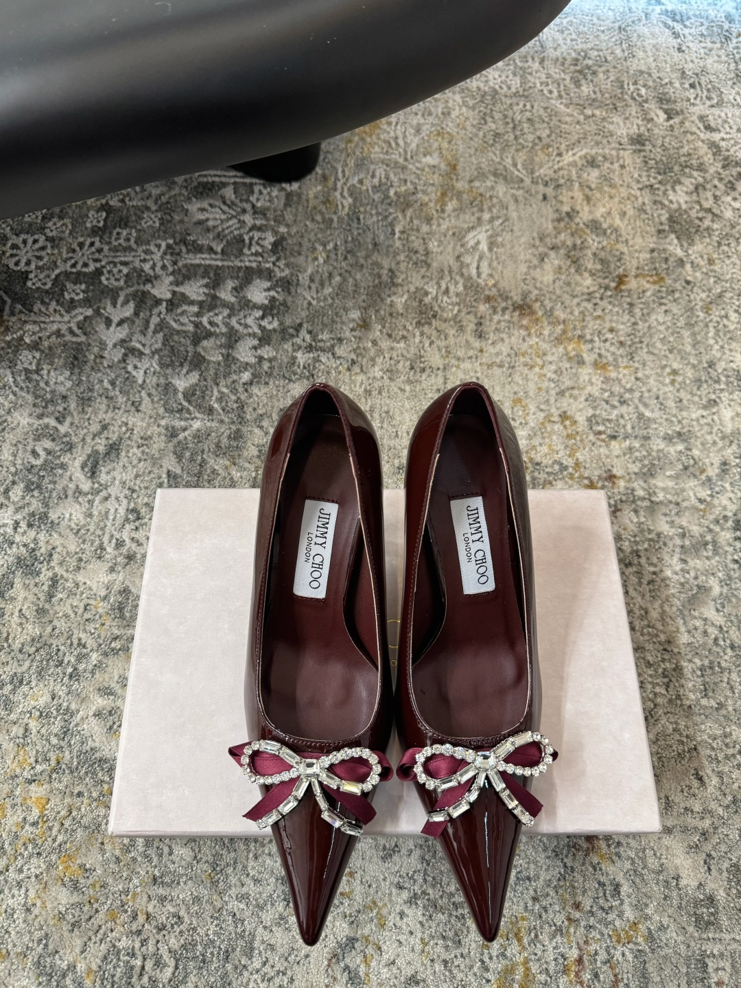 NO:747148,New product release ★Material cow patent leather lining Sheepskin sole cowhide outsole Elegant style creates a different feeling Heel height 8.5 cm Counter packaging Simple and elegant style!  show bdetails ———————————— ⊿size. ｜35-39 (40 customized), high heels, high heels, cowhide, sheepskin19860909新品发布 ★面料 牛漆皮 内里 羊皮 鞋底 牛皮大底 优雅风格 创造不一样的感觉 跟高 8.5 cm 专柜包装 简约气质款式！ show bdetails ————————————  ⊿size. ｜35-39（40 定制）,高跟鞋单鞋,high heels,cowhide,sheepskin,Women's Shoes