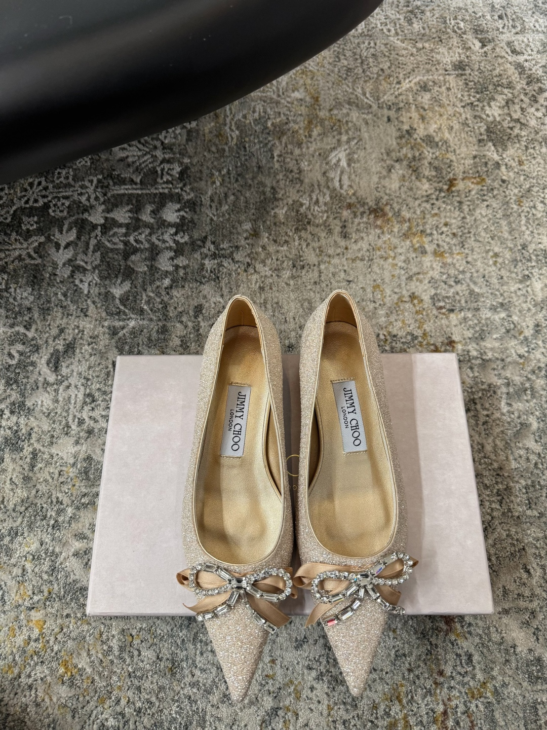 NO:747152,New product release ★Fabric Imported star fabric Lining Sheepskin Sole Cowhide outsole Elegant style Creates a different feeling Heel height 2.5 cm Counter packaging Simple and elegant style!  show bdetails ———————————— ⊿size. ｜35-39 (40 customized), high heels, high heels, cowhide, sheepskin19860909新品发布 ★面料 进口星星面料 内里 羊皮 鞋底 牛皮大底 优雅风格 创造不一样的感觉 跟高 2.5 cm 专柜包装 简约气质款式！ show bdetails ————————————  ⊿size. ｜35-39（40 定制）,高跟鞋单鞋,high heels,cowhide,sheepskin,Women's Shoes