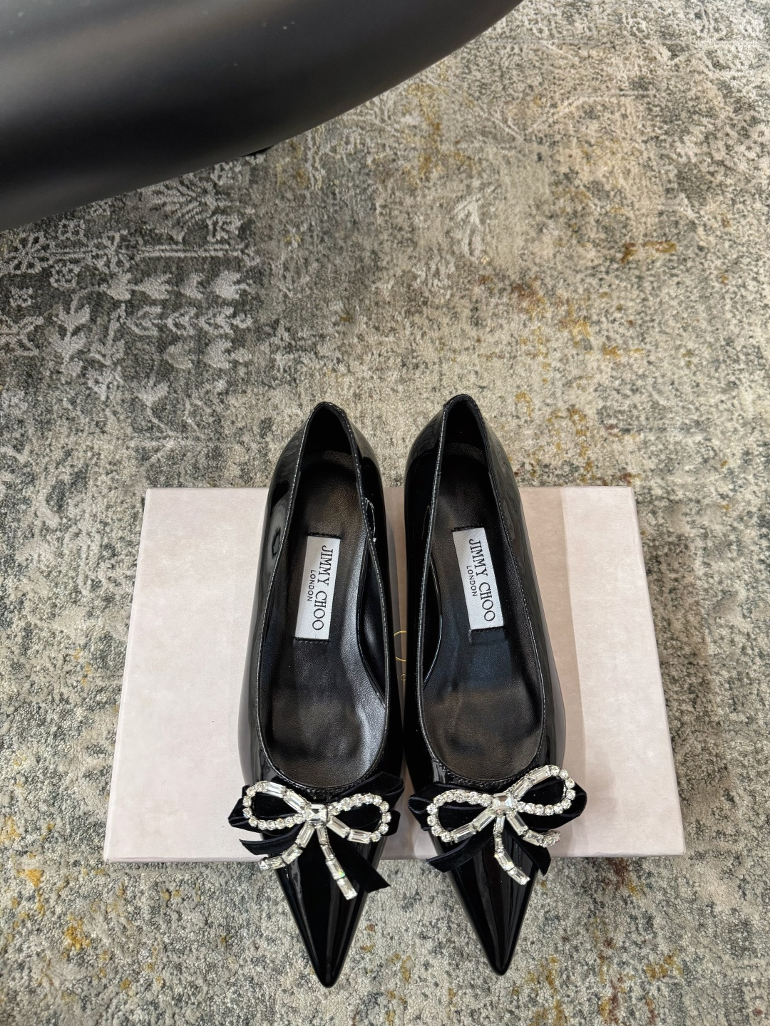 NO:747150,New product release ★Material cow patent leather lining sheepskin sole cowhide outsole Elegant style creates a different feeling Heel height 2.5 cm Counter packaging Simple and elegant style!  show bdetails ———————————— ⊿size. ｜35-39 (40 customized), high heels, high heels, cowhide, sheepskin19860909新品发布 ★面料 牛漆皮 内里 羊皮 鞋底 牛皮大底 优雅风格 创造不一样的感觉 跟高 2.5 cm 专柜包装 简约气质款式！ show bdetails ————————————  ⊿size. ｜35-39（40 定制）,高跟鞋单鞋,high heels,cowhide,sheepskin,Women's Shoes