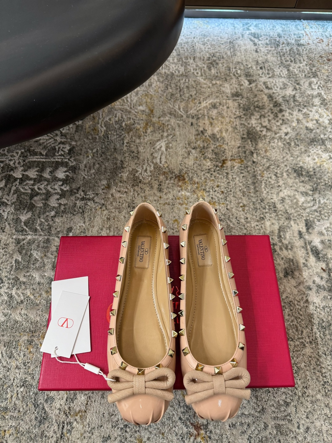 Балетки Valentino женские, лак с шипами Valentino Garavani
