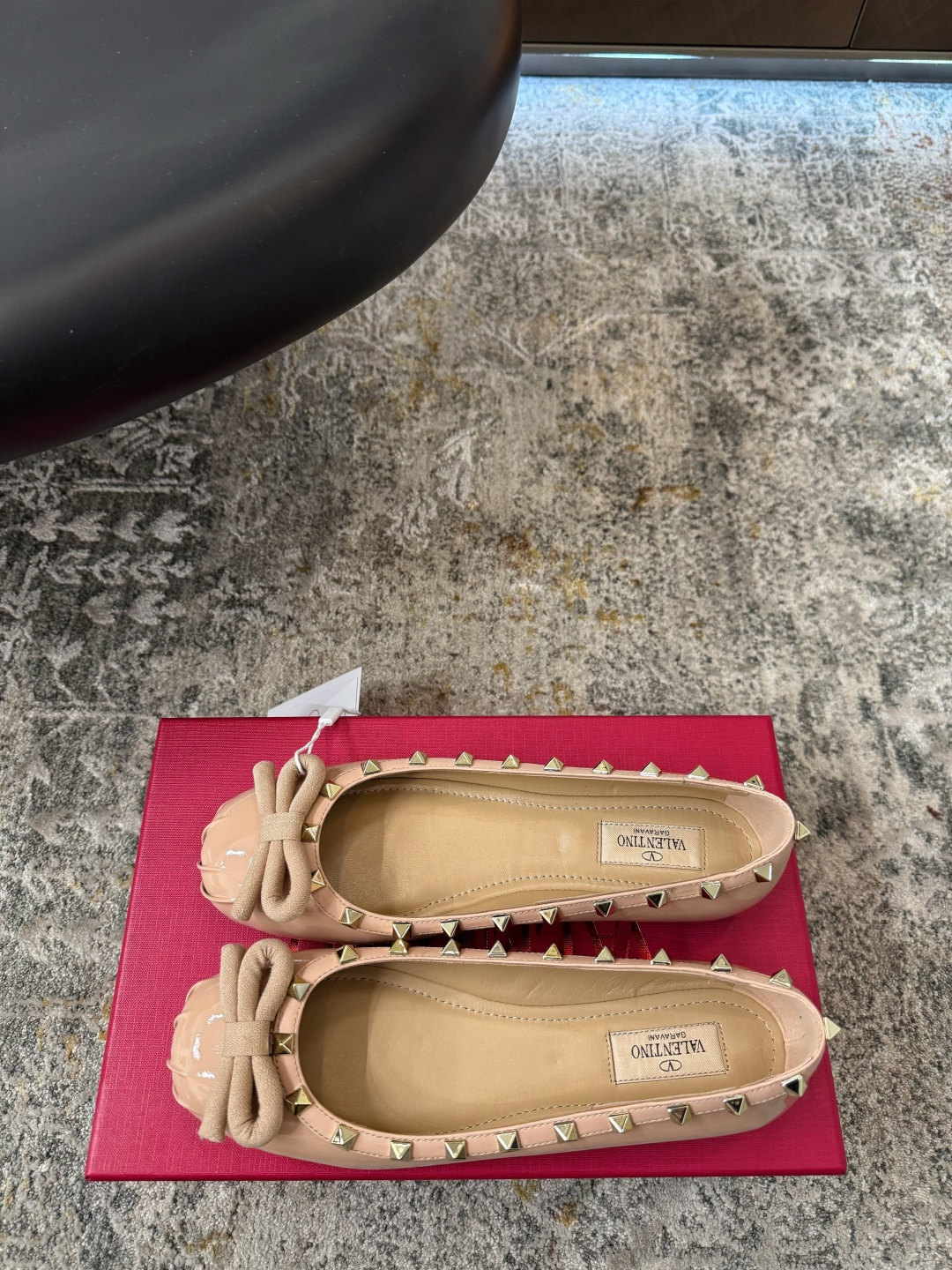 Балетки Valentino женские, лак с шипами Valentino Garavani