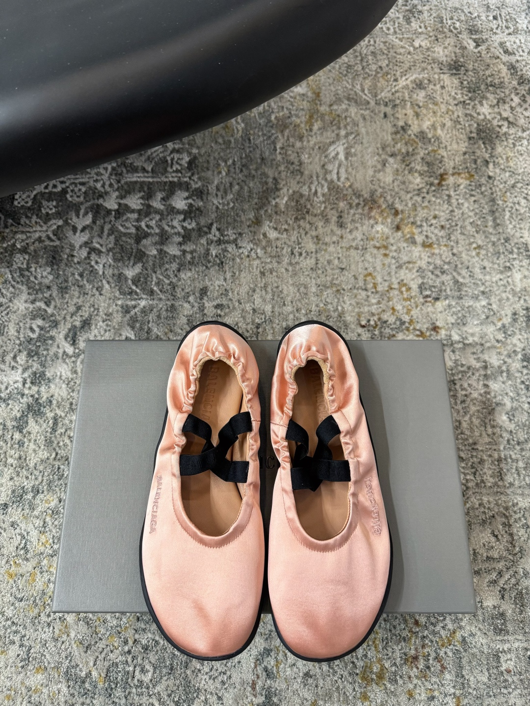 NO:704909,New arrivals in early spring ★Fabric Silk Lining Silk Rubber molded sole Super soft Elegant style Creates a different feeling Heel height 1 cm Simple and elegant style!  Top show bdetails in the market ———————————— ⊿size. ｜35-39 (40 customized),,real silk19860909早春新品 ★面料 真丝 内里 真丝 鞋底橡胶成型底 超软 优雅风格 创造不一样的感觉 跟高1 cm 简约气质款式！ 市场顶级 show bdetails ————————————  ⊿size. ｜35-39（40 定制）,,real silk,Men's shoes