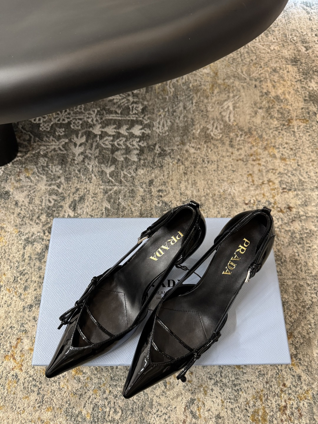 Prada 𝑷𝒓𝒂𝒅𝒂 𝟐𝟔𝒇𝒘 早春新品