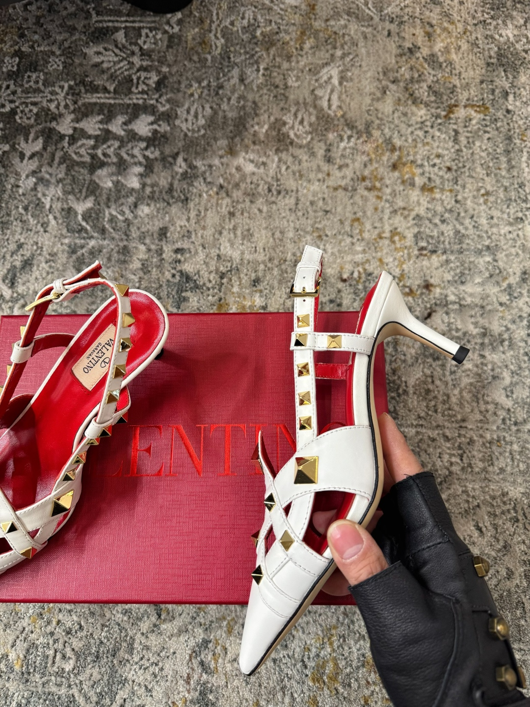 Valentino 𝒗𝒂𝒍𝒆𝒏 𝒊𝒏𝒐 𝟐𝟔𝑭𝒘 新品 ᥫᩣ