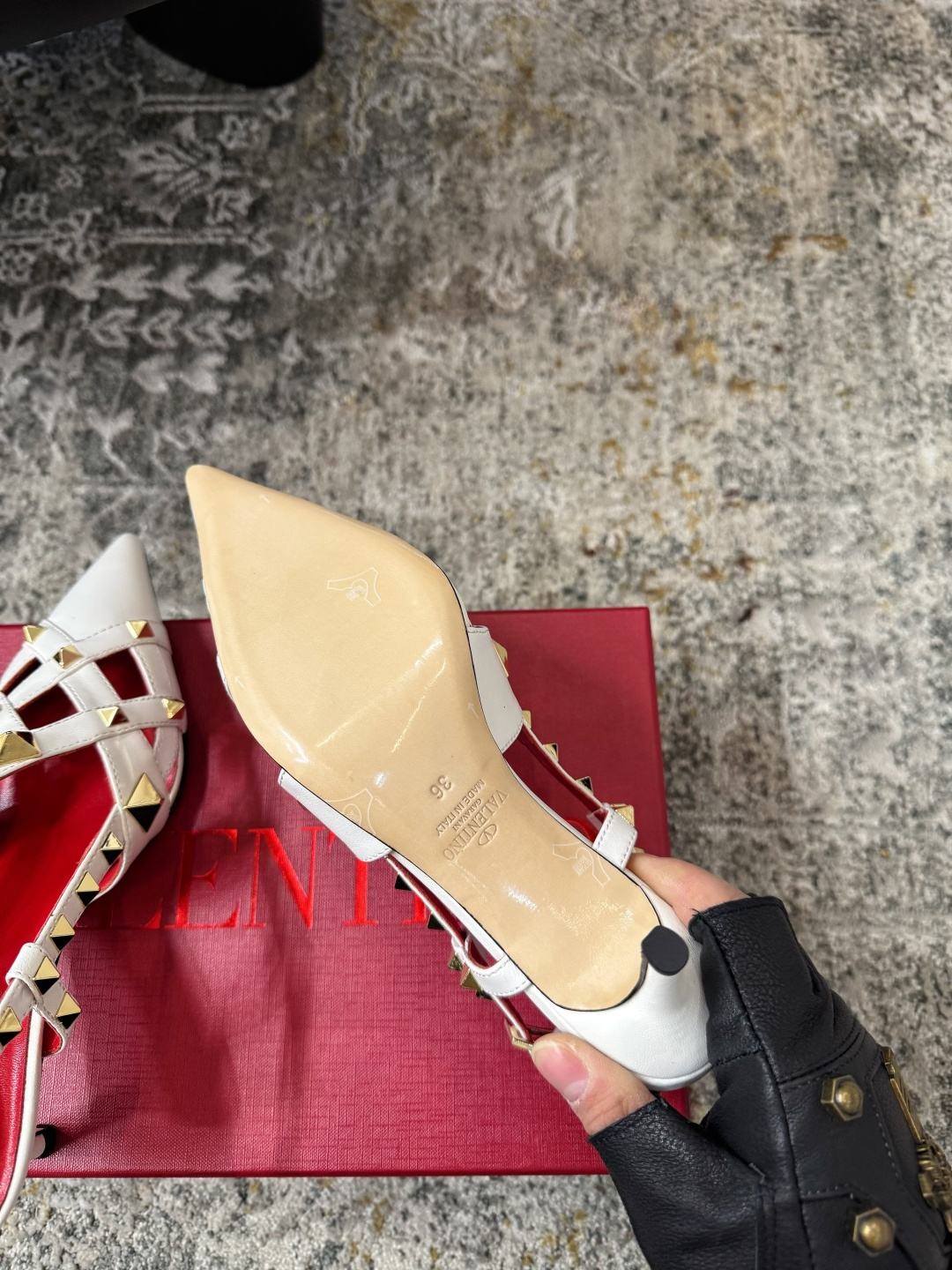 Valentino 𝒗𝒂𝒍𝒆𝒏 𝒊𝒏𝒐 𝟐𝟔𝑭𝒘 新品 ᥫᩣ
