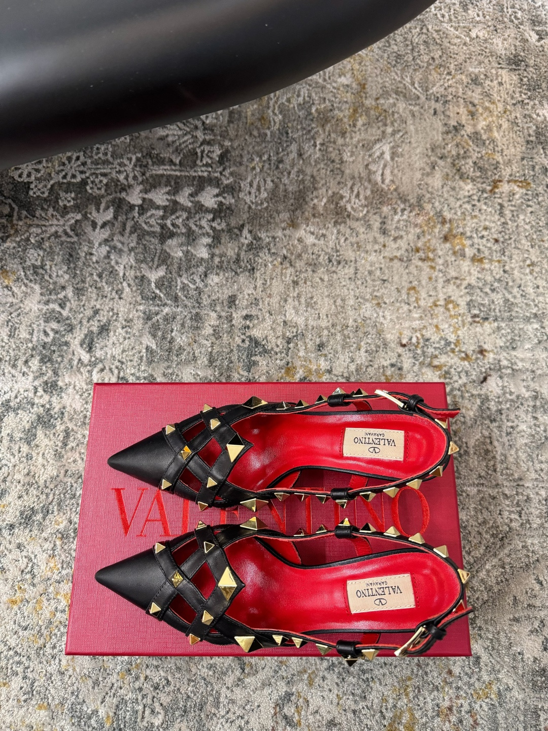 Valentino 𝒗𝒂𝒍𝒆𝒏 𝒊𝒏𝒐 𝟐𝟔𝑭𝒘 新品 ᥫᩣ