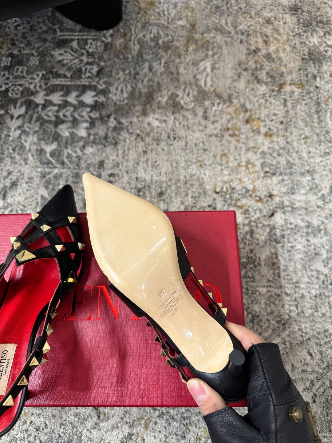 Valentino 𝒗𝒂𝒍𝒆𝒏 𝒊𝒏𝒐 𝟐𝟔𝑭𝒘 新品 ᥫᩣ