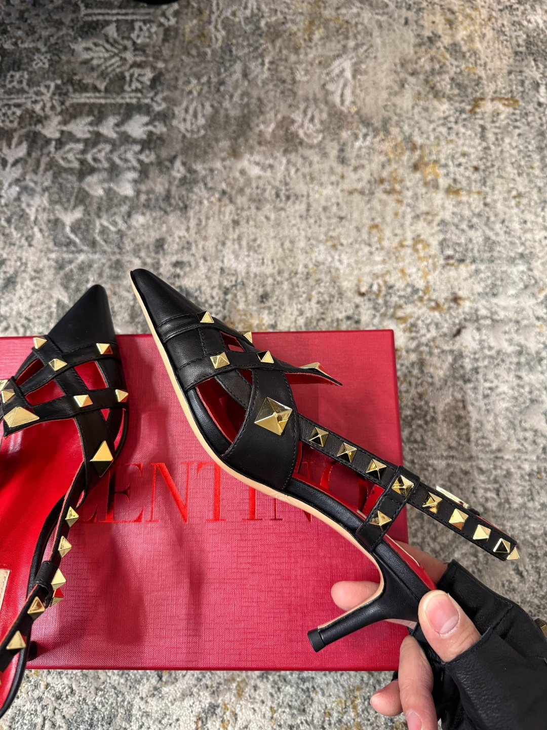 Valentino 𝒗𝒂𝒍𝒆𝒏 𝒊𝒏𝒐 𝟐𝟔𝑭𝒘 新品 ᥫᩣ