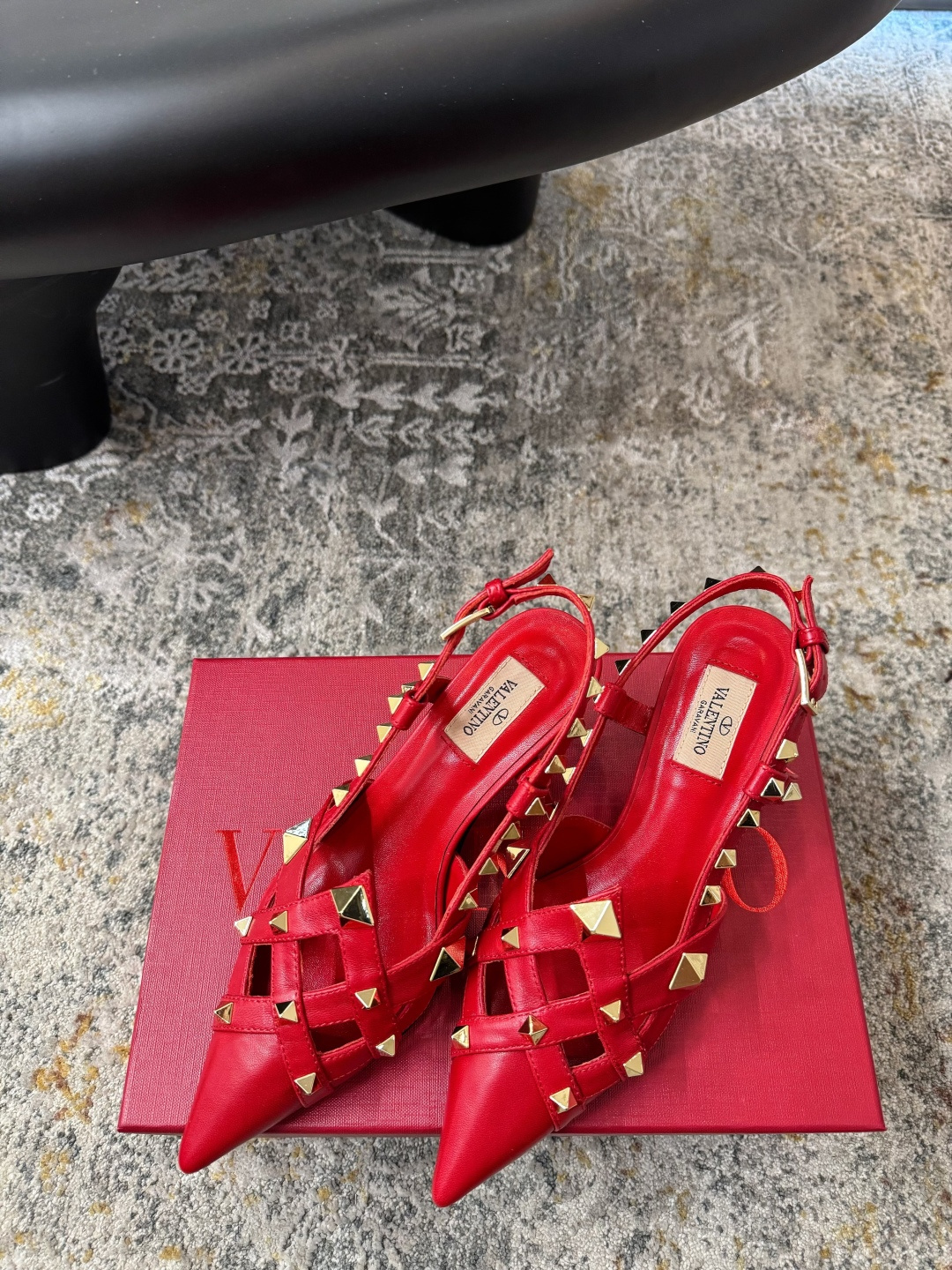 Valentino 𝒗𝒂𝒍𝒆𝒏 𝒊𝒏𝒐 𝟐𝟔𝑭𝒘 新品 ᥫᩣ