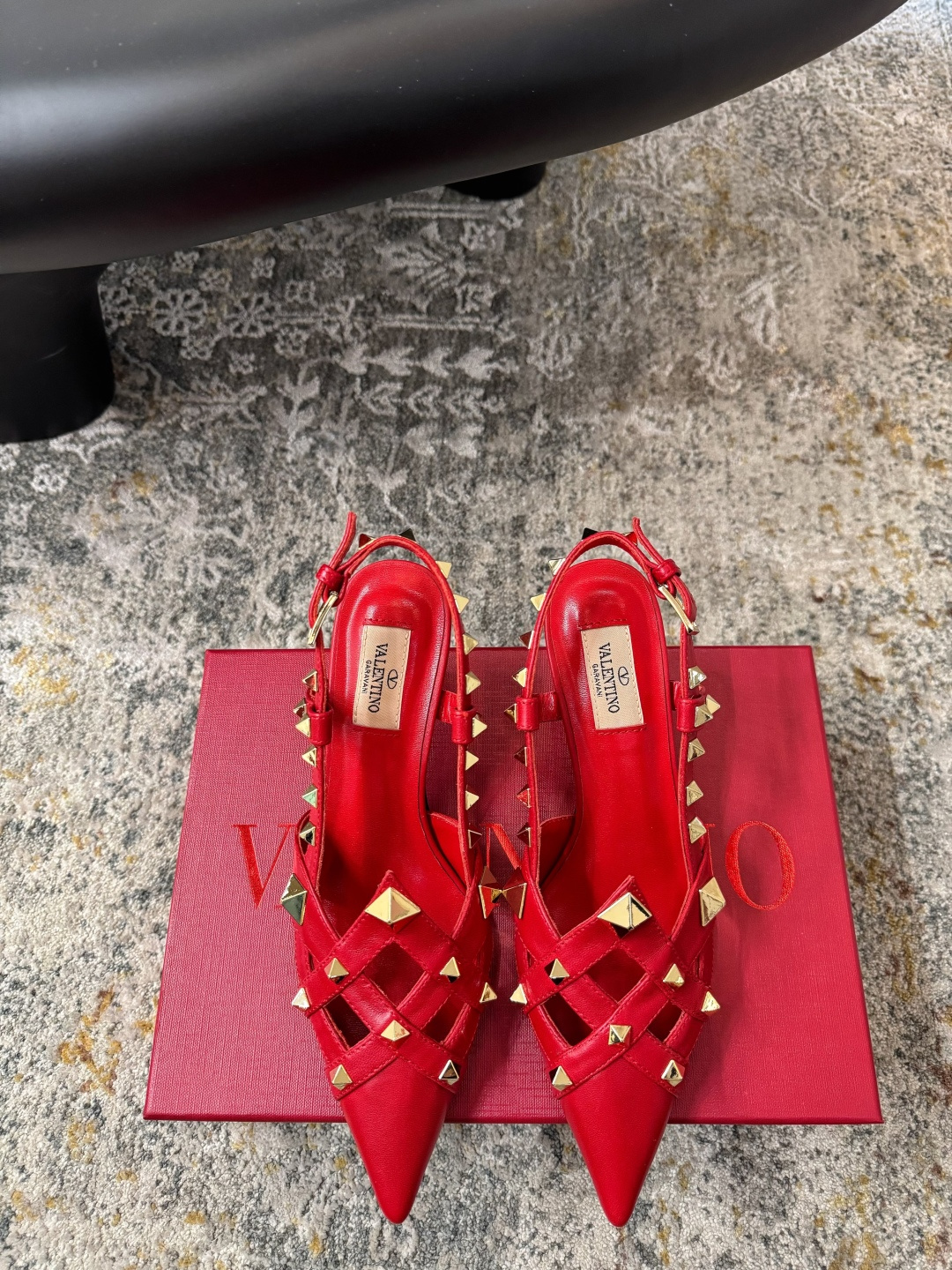 Valentino 𝒗𝒂𝒍𝒆𝒏 𝒊𝒏𝒐 𝟐𝟔𝑭𝒘 新品 ᥫᩣ