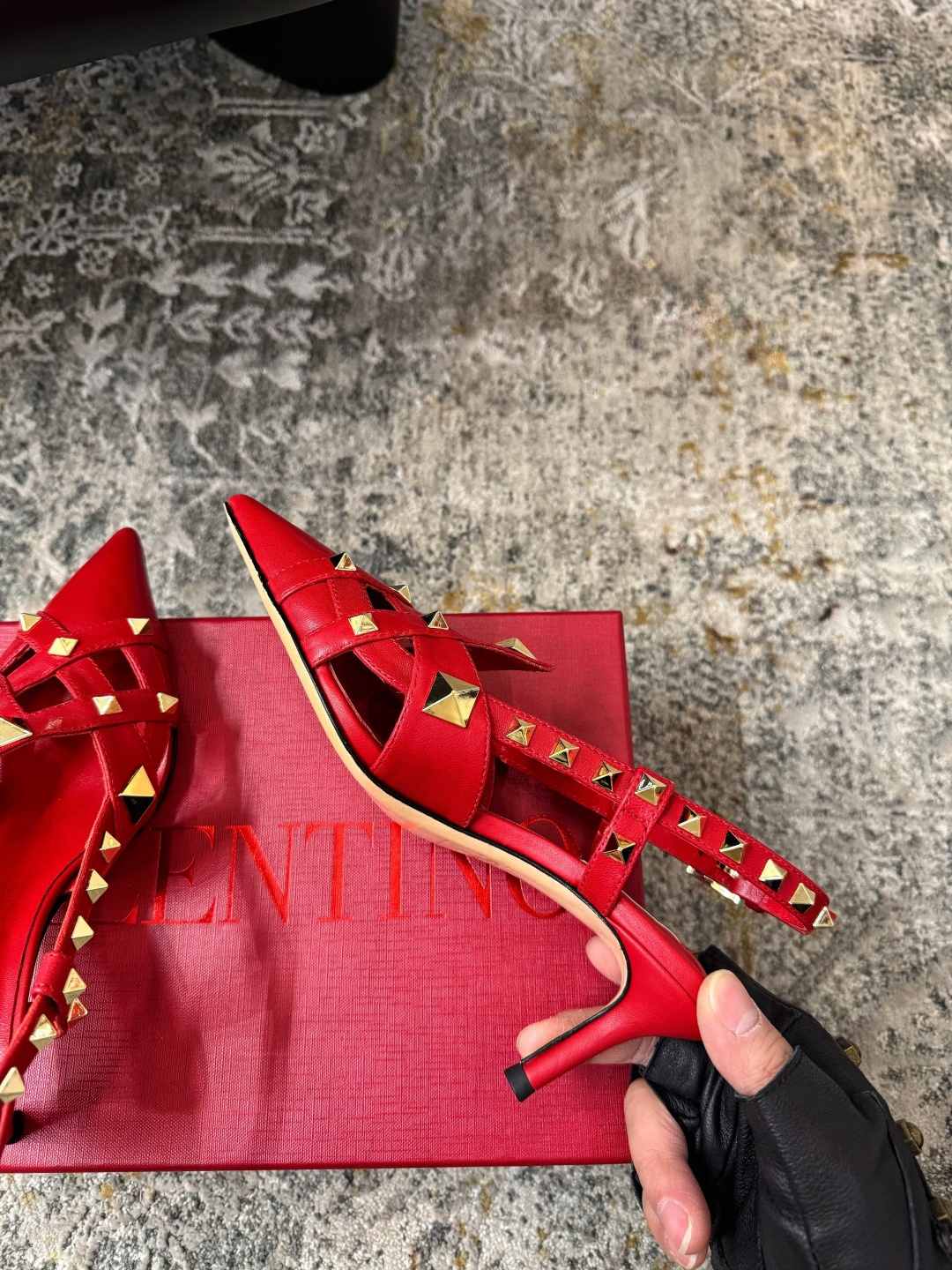 Valentino 𝒗𝒂𝒍𝒆𝒏 𝒊𝒏𝒐 𝟐𝟔𝑭𝒘 新品 ᥫᩣ