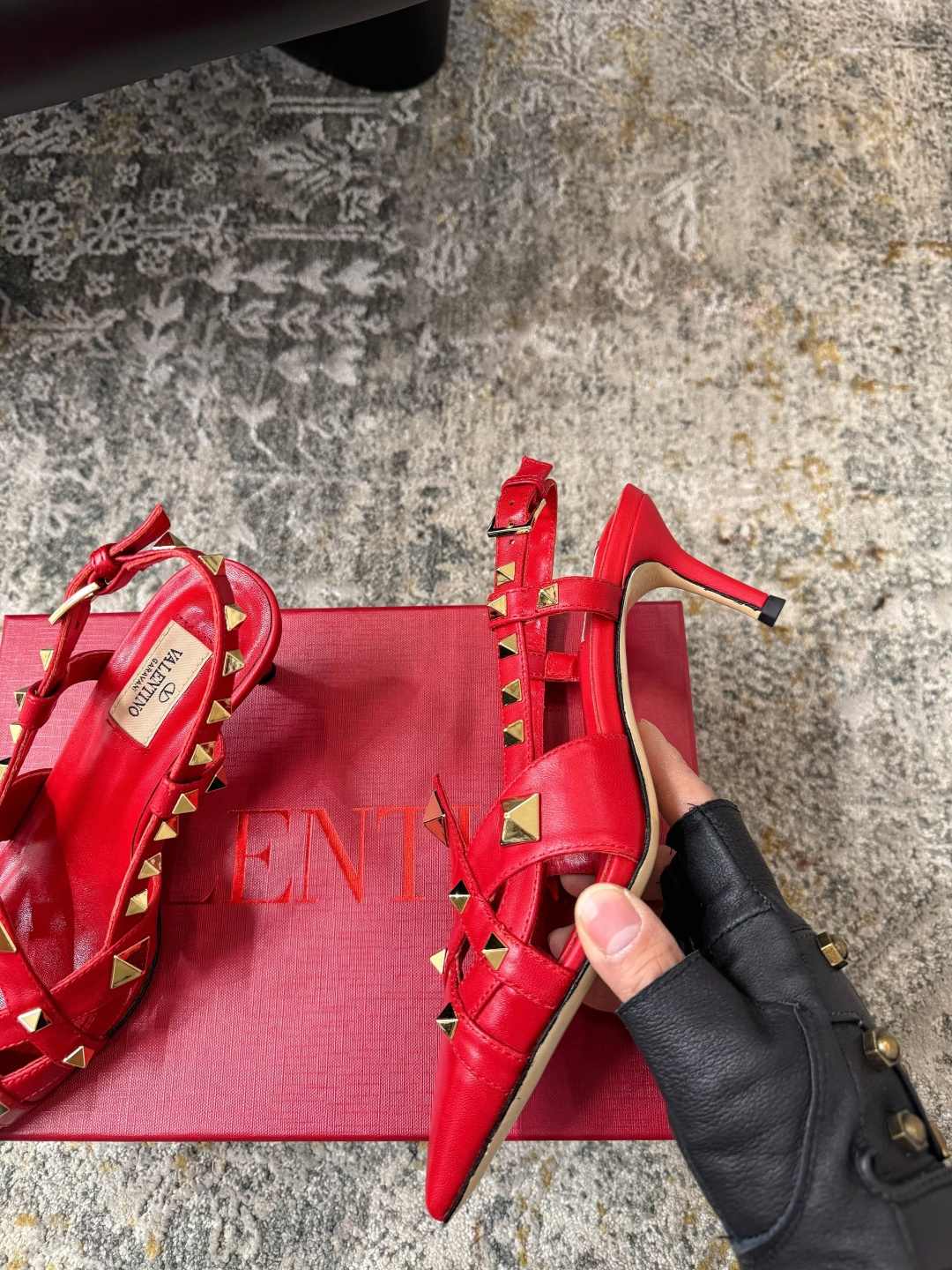 Valentino 𝒗𝒂𝒍𝒆𝒏 𝒊𝒏𝒐 𝟐𝟔𝑭𝒘 新品 ᥫᩣ