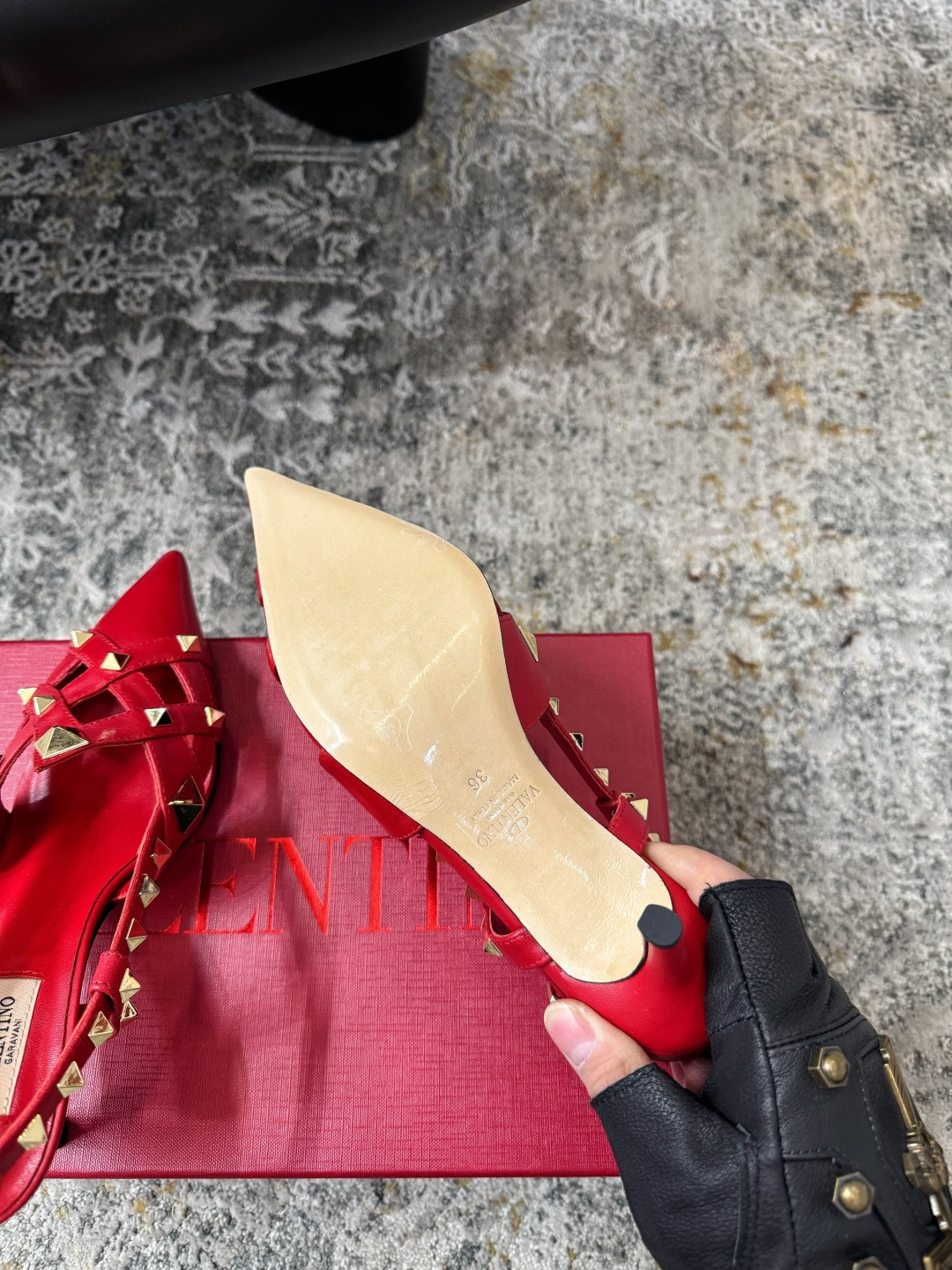 Valentino 𝒗𝒂𝒍𝒆𝒏 𝒊𝒏𝒐 𝟐𝟔𝑭𝒘 新品 ᥫᩣ