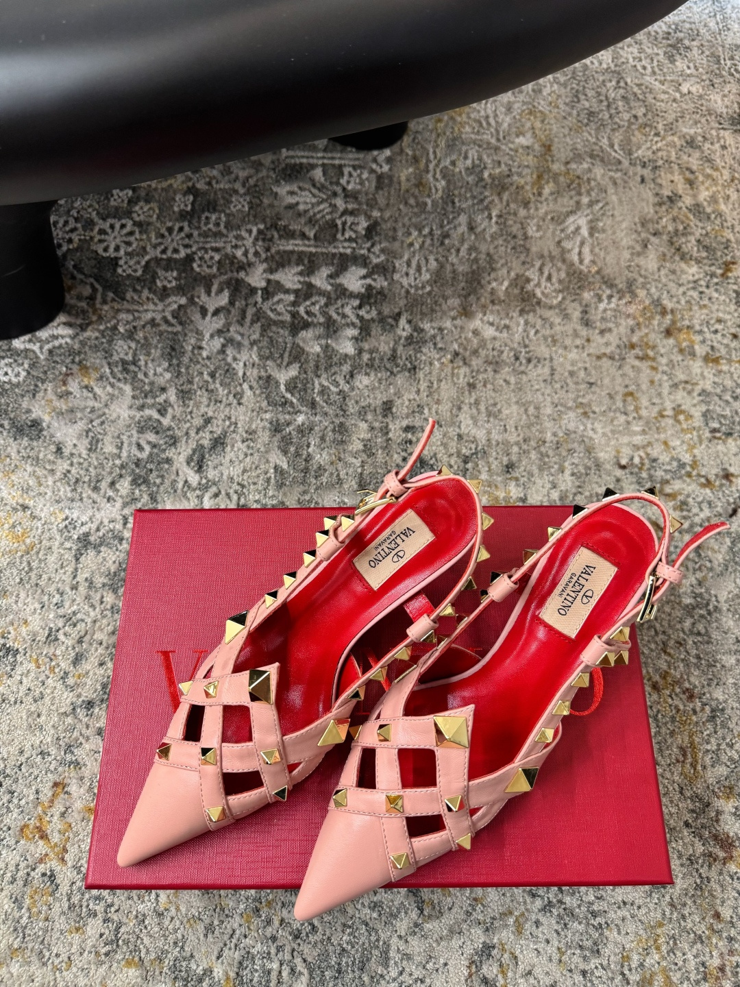 Valentino 𝒗𝒂𝒍𝒆𝒏 𝒊𝒏𝒐 𝟐𝟔𝑭𝒘 新品 ᥫᩣ