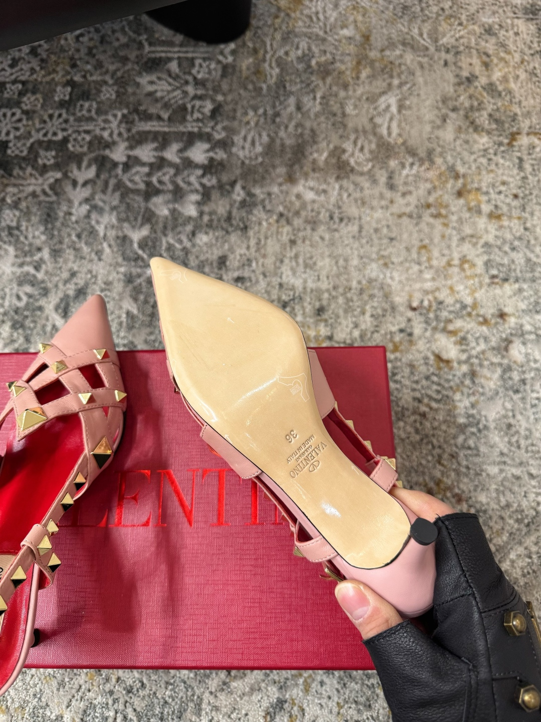 Valentino 𝒗𝒂𝒍𝒆𝒏 𝒊𝒏𝒐 𝟐𝟔𝑭𝒘 新品 ᥫᩣ