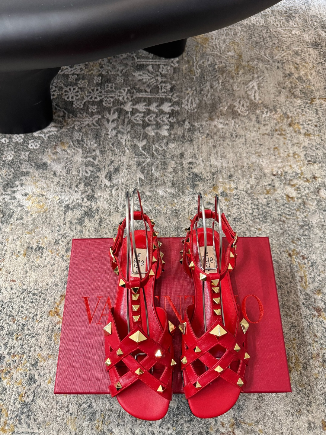Valentino 𝒗𝒂𝒍𝒆𝒏 𝒊𝒏𝒐 𝟐𝟔𝑭𝒘 新品 ᥫᩣ