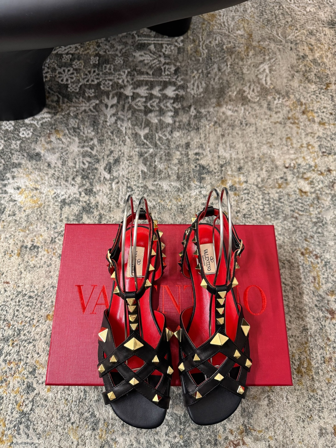 Valentino 𝒗𝒂𝒍𝒆𝒏 𝒊𝒏𝒐 𝟐𝟔𝑭𝒘 新品 ᥫᩣ
