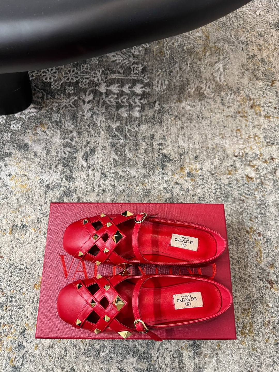 Valentino 𝒗𝒂𝒍𝒆𝒏 𝒊𝒏𝒐 𝟐𝟔𝑭𝒘 新品 ᥫᩣ
